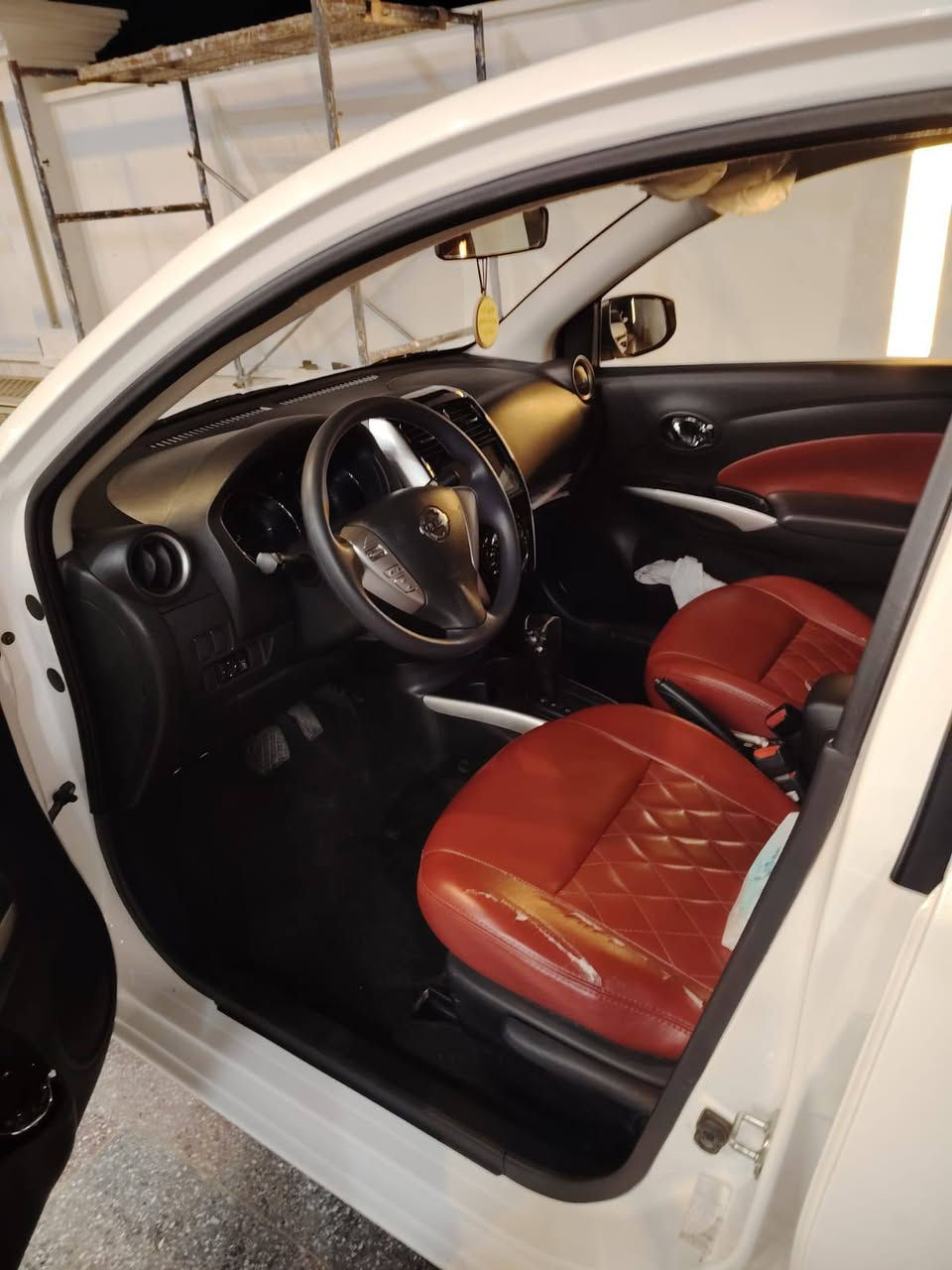 سني مصري 2024
المواصفات 
بصمه تشغيل + ابواب + صندوك 
يدات نياكل داخل خارج 
تبريد الكتروني 
كشنات جلد بلادي 
ماشي 123
مابيهه قطرت صبغ 
بيهه بارد بل جاملغ موضح بل صور وتبديل صندوك بدون دواخل 
السعر 120
رقم صاحب السياره ***********
***********
