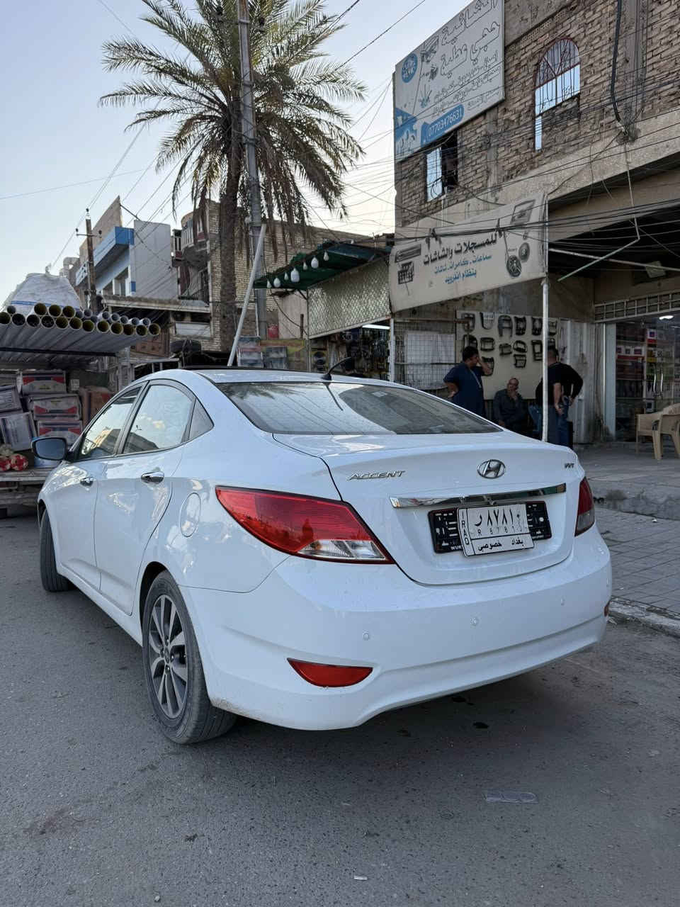 سلام عليكم
اكسنت 2016 خليجي فول مواصفات
فتحه_ اشاير بالمري _شاشه وكامرتين أمامي وخلفي _فتحه سقف
مكينه وكير وشواصي مكفولات
بيها تبديل صندوق وبيها كم رشه اثر دعمات بسيطه لان السياره مال بنيه وبأسم البنيه   بنيد وجاملغ امامي مصبوغ 
وجاملغ الخلفي 
سعرها 90  وبيها مجال بسيط جدا
مكاني بغداد البنوك 
‎*********** للاتصال 
‎*********** واتساب
