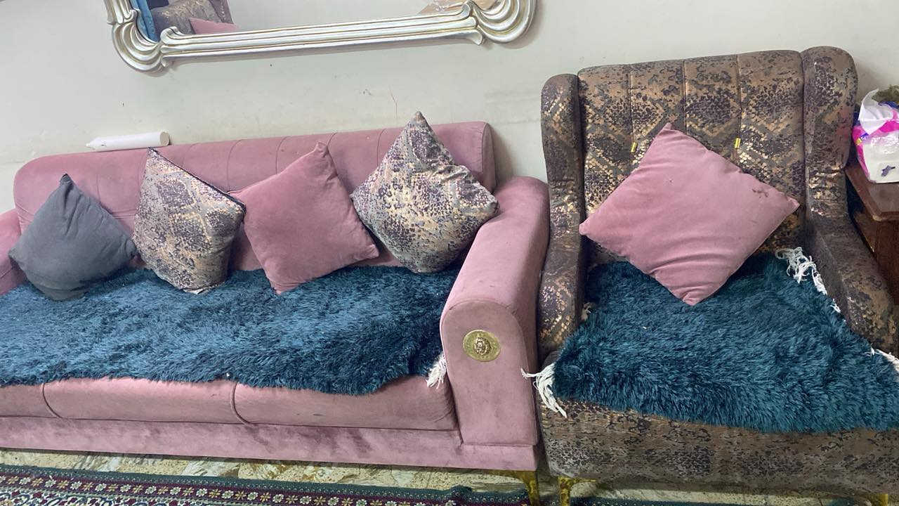 السلام عليكم عندي هذا التخم7  مقاعد ومع 10 كوشات بسعر كلش مناسب نظيف وحلو بي ضرر بسيط سعره 250 وبي مجال


**إذا كنت صاحب هذا الإعلان وتريد حذفه لأي سبب، رجاءا أرسل رسالة إلى الدعم الفني**