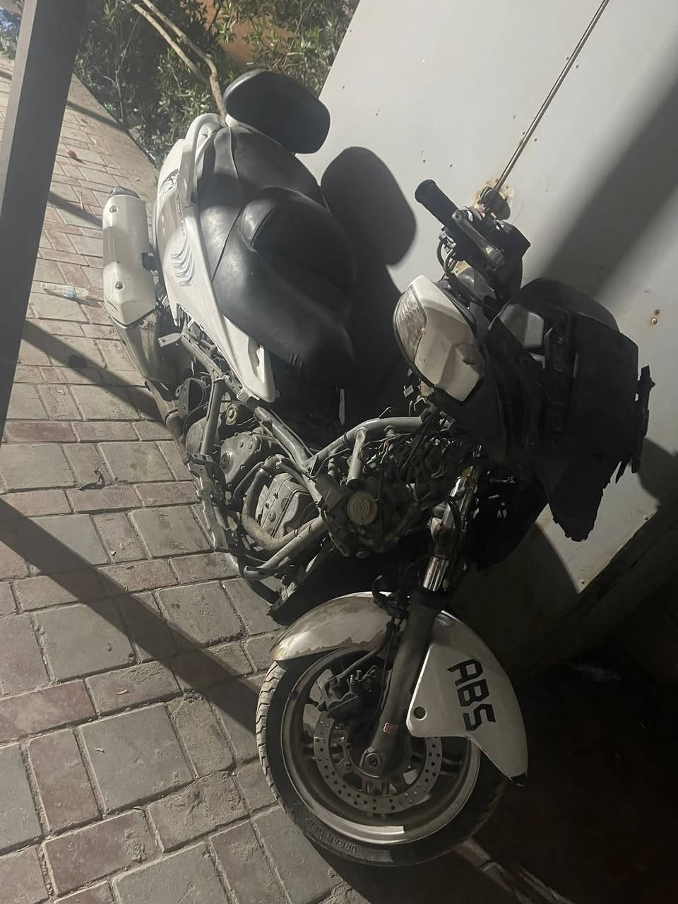 سلام عليكم 
سكاي حديث للبيع 
بيها خلل بالكير 
مكان بلديات 
***********
