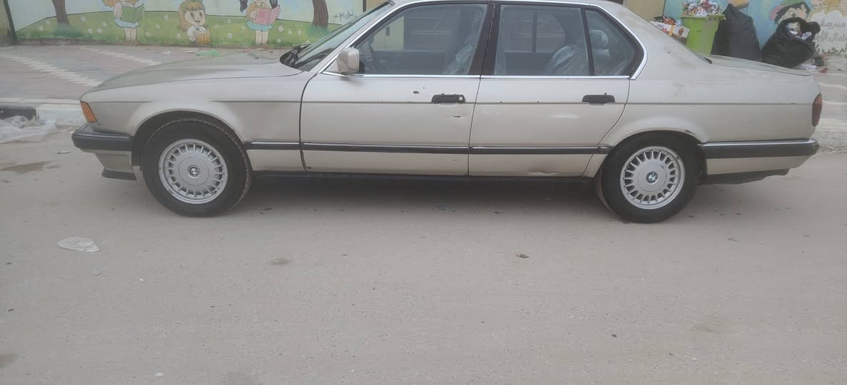 بي ام 735 للمراوس فقط ب500 او 740 ولفرق نقد سياره جاهزه من كلشي فقط الكشر رايدله تعمير وصبغ كير مكينه تبريد ثلج حداديه الاماميه كله جديد جام اربعه شغال فتحه شغاله كشنات كهربائيه جلد بس اني مدوشمه كهربائيات كله شغاله رقم بغداد بسمنه موديل 90 سنويه تنتهي شهر 12 / 2026 للاستفسار ***********
