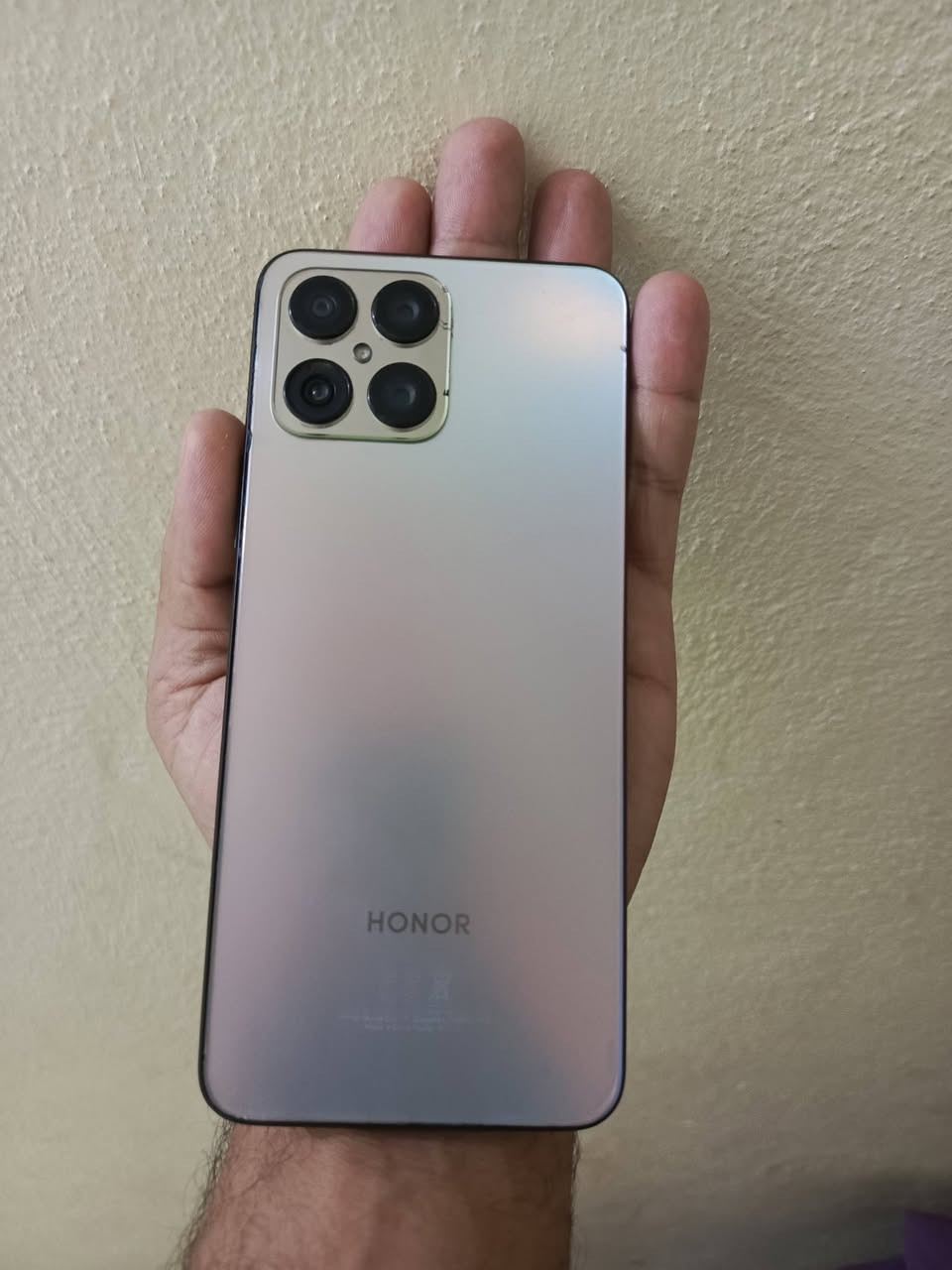 📱 للبيع: هاتف Honor X8 بحالة ممتازة
​السلام عليكم.. معروض للبيع هاتف Honor X8 المتميز بأدائه السلس وتصميمه النحيف والأنيق. الجهاز نظيف جداً واستخدام راقي.
​⚙️ مواصفات الجهاز:
​الذاكرة والتخزين: سعة 128 جيجابايت لجميع ملفاتك وصورك.
​الرام (الذاكرة العشوائية): 6 جيجابايت + ميزة توسيع الرام الذكية (Honor RAM Turbo) لسرعة أكبر في التنقل بين التطبيقات.
​المعالج: Snapdragon 680 ثماني النواة (قوي في الألعاب وموفر جداً للبطارية).
​الشاشة: شاشة الكبيرة بحجم 6.7 بوصة بدقة عالية FHD+ ومعدل تحديث 90Hz لحركة فائقة السلاسة.
​الكاميرا الخلفية: كاميرا رباعية فائقة الوضوح الأساسية بدقة 64 ميجابكسل.
​الكاميرا الأمامية (السيلفي): بدقة 16 ميجابكسل لصور ممتازة.
​البطارية والشحن: تدعم الشحن السريع بقوة 22.5 واط (يشحن نسبة كبيرة في وقت قصير جداً).
​التصميم: يتميز بوزن خفيف ونحافة فائقة مريحة جداً للاستخدام اليومي.
​💰 السعر والتفاصيل:
​السعر المطلوب: 160 ألف دينار (قفل أو قابل للتفاوض البسيط للجادين).
​الموقع: المثنى - السماوة / قضاء الخضر.
​📞 للتواصل والاستفسار:
يرجى الاتصال مباشرة أو المراسلة على الواتساب عبر الرقم التالي:
***********
