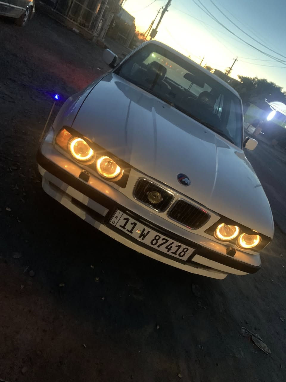 سلام عليكم
بي ام 525 رقم بغداد دولي بسمي
 موديل 1990  محرك مفتوح مو مسكر
كير و محرك خير من الله بجم عريض داخل اسود بيع او مراوس السعر 
55بيهه مجال ***********
