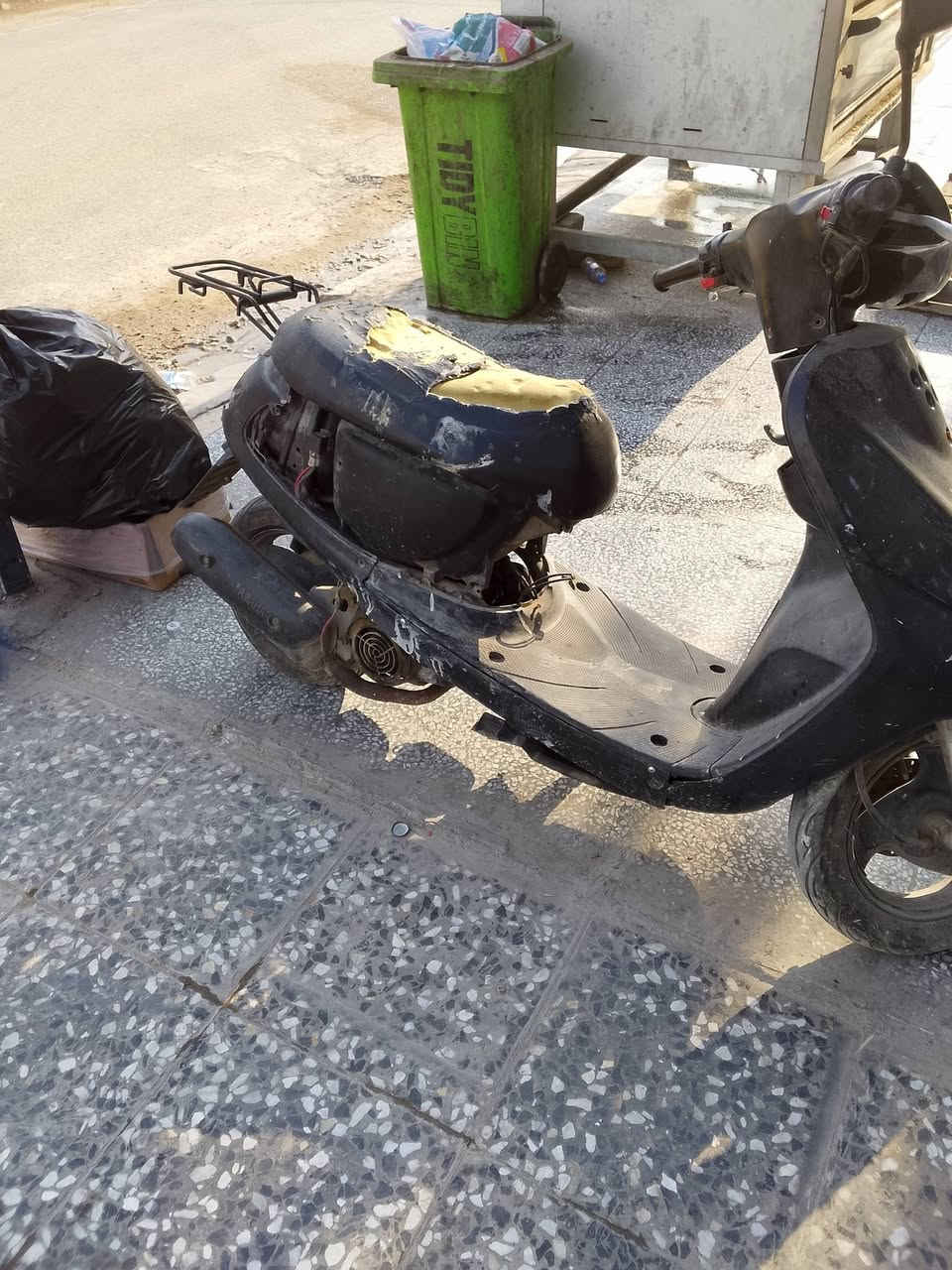 سلام عليكم دراجه 60للبيع شغاله عوزه بس كابريتر تعبان بس تشتغل  مكينه جديده ما مفتوحه هستوني شديته 120الف   وهسه عارضه 90الف قفل مكاني بغداد العبيدي شارع المحافظ قرب مطعم الشيف ***********
