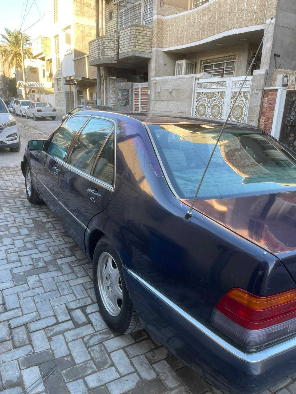 السلام عليكم 
مرسيدس شبح رئاسي 96 
الماني فول عده الفتحه 
تحكمات كشنات جلد كهرباء 
دبل جام ضد الرصاص 
السياره فول الفول عده الفتحه 
محرك 320 
بيها باب الصدر مبدل فقط 
وكلير شويه واكع يرادله صبغ موضح بالتصوير 
السياره جديده صدر جديد 
تخم تاير جديد 
كهربائيات كلها شغاله 
مابيها اي نقص 
السعر ٧٥ وبيها مجال قليل 
العنوان بغداد الحريه 
للاتصال ‭٠٧٧٠ ٧٦٧ ٦٠٠٨‬
متراجد واتس
