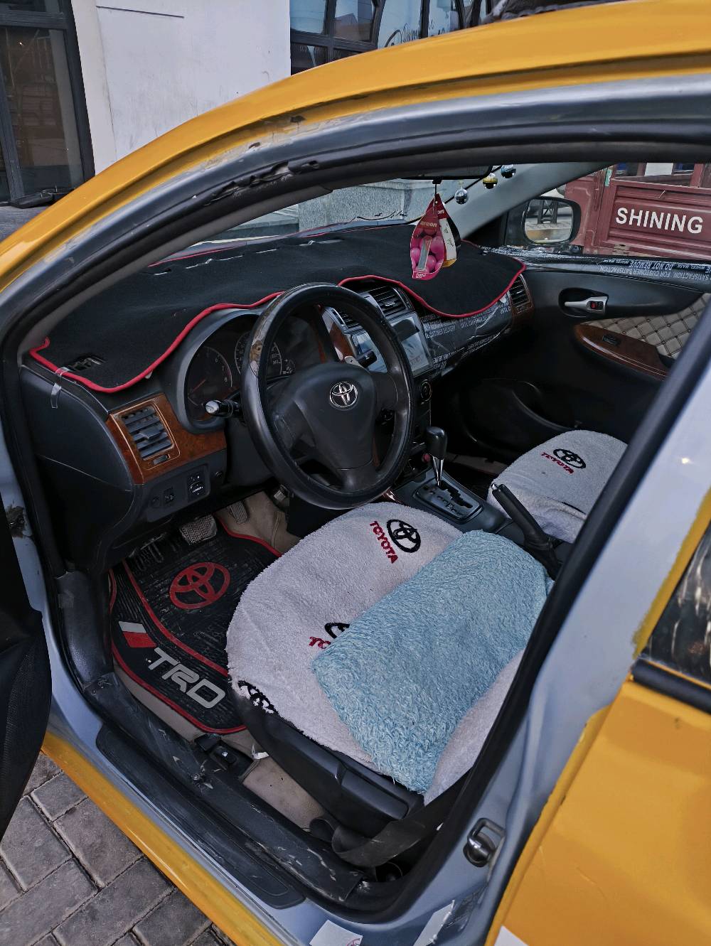 سلام عليكم كورلا للبيع مكلوبه سياره كله معجون موديل ٢٠٠٨ سنويه لل ٢٠٢٧ غرمات نقابه مصفر تبريد تدفئه مايشتغل بطاقت بانزين مابيه رقم بابل مشروع وطني السياره بكركوك و صاحبها بكركوك تريد وكاله تريد تحويل السياره مكلوبه لاتجي تكلي شبيها مابيها السعر ٧٠ وبيها مجال 