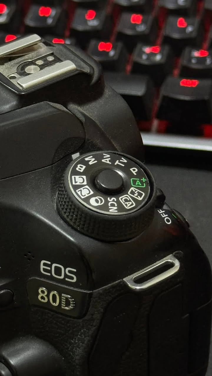 السلام عليكم 
CANON 80D 
18-135 mm 50mm 1.8
٧٥٠ الف 
***********
متوفر توصيل 
مكاني بغداد
واتس اب او اتصال على الرقم
