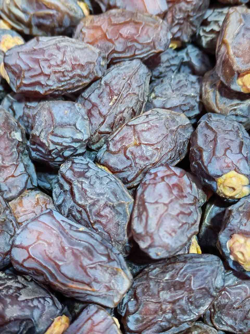 السلام عليكم ورحمة الله وبركاته.. يوجد لدينا تمر شويثي احمر وابريم درجه اوله الكميه مفتوحه المكان واسط الأستفسار ***********
