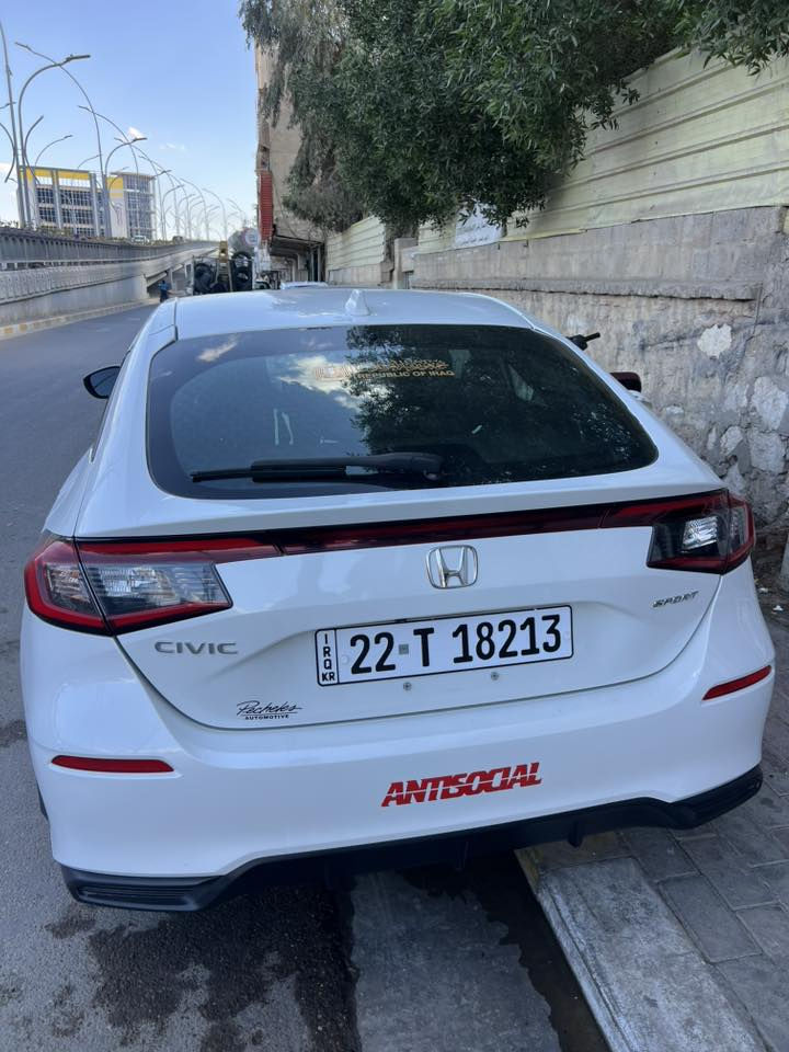 هوندا سيفك هاشباك 2023 بانزين 
محرك 2000 تنفس طبيعي 
عداد المسافة 64 الف كيلو 
موصفات سبورت
حادث خفيف رقم الشاصي بالصور

السعر 155 بيها مجال لشراي 

لتواصل 
*********** وايتس
