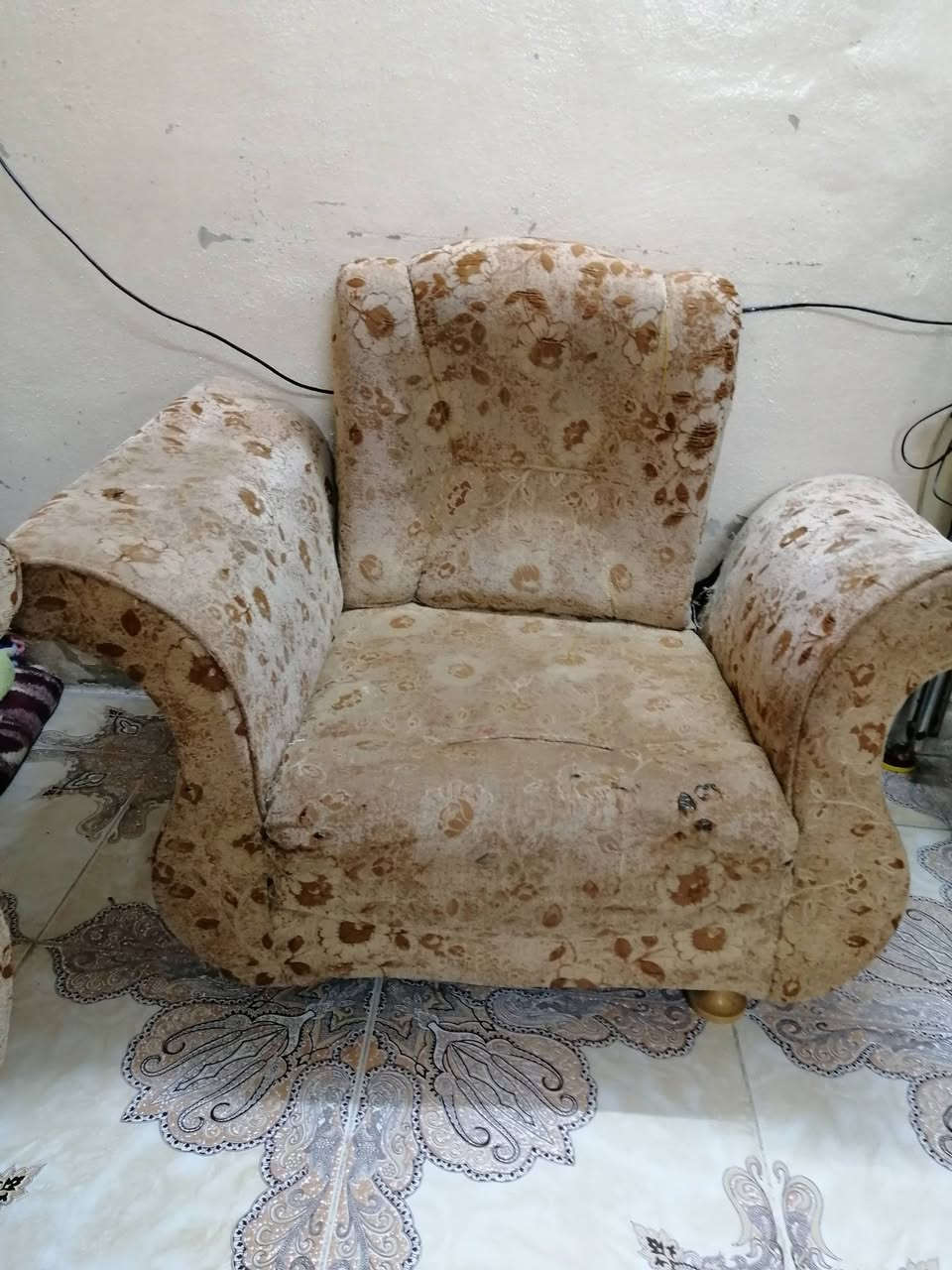 السلام عليكم، طخم قنفات السعر 65 وبي مجال الي يريدو يتصل ***********
