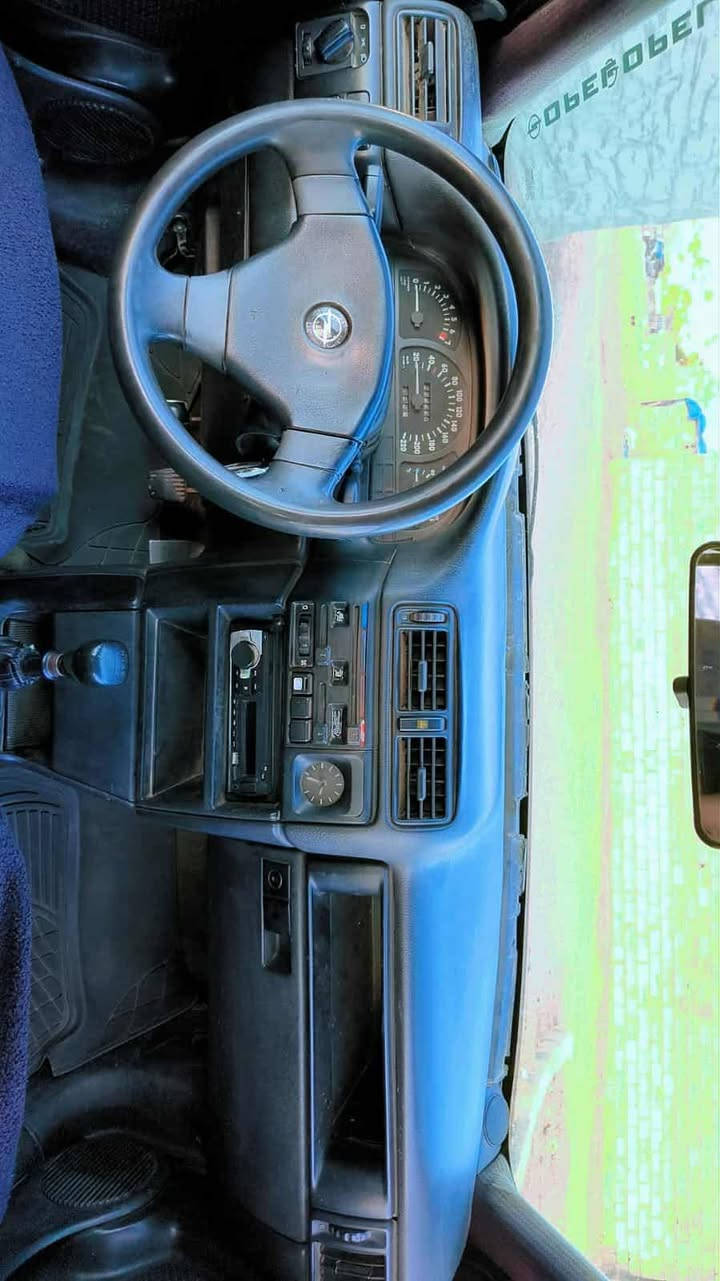 ئۆپڵ ڤیکترا مۆدێل 1991 مەکینە هەژدەی مەرغوب بەشەرتی گێرو مەکینە دەعامی بۆدەعامی بەشەرت abs گەرمی کارەبای هەمووی بەشەرت سەنەوی و وەکالەی ئەسڵی بەتامی ئاڕم *********** لەخزمەت هەموولایەکام
