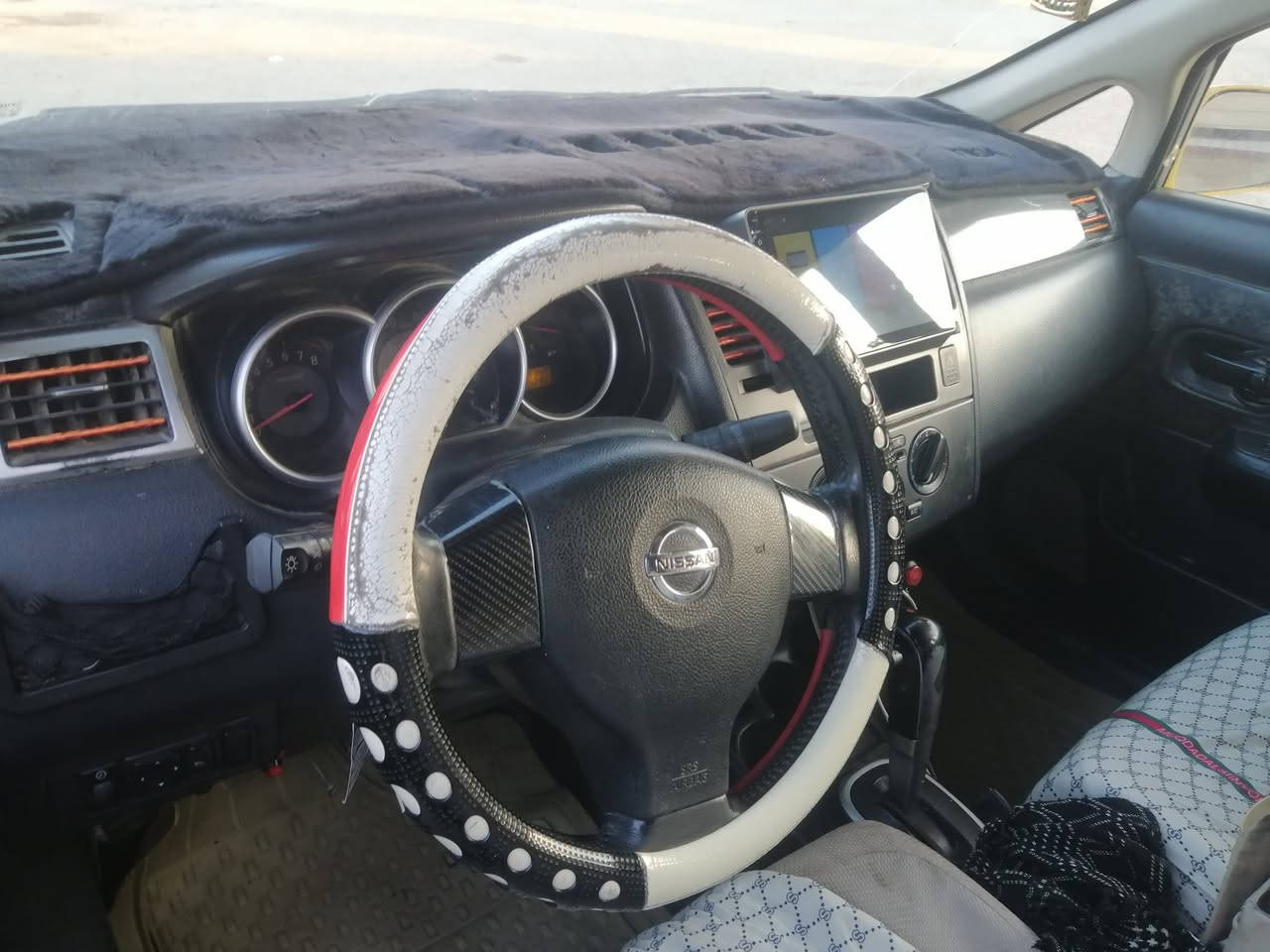 نيسان فيرسا للبيع موديل ٢٠٠٨ محرك وكير وتبريد جديد رقم بغداد مكانها فلوجه *********** السعر ٥٤وبيها مجال
