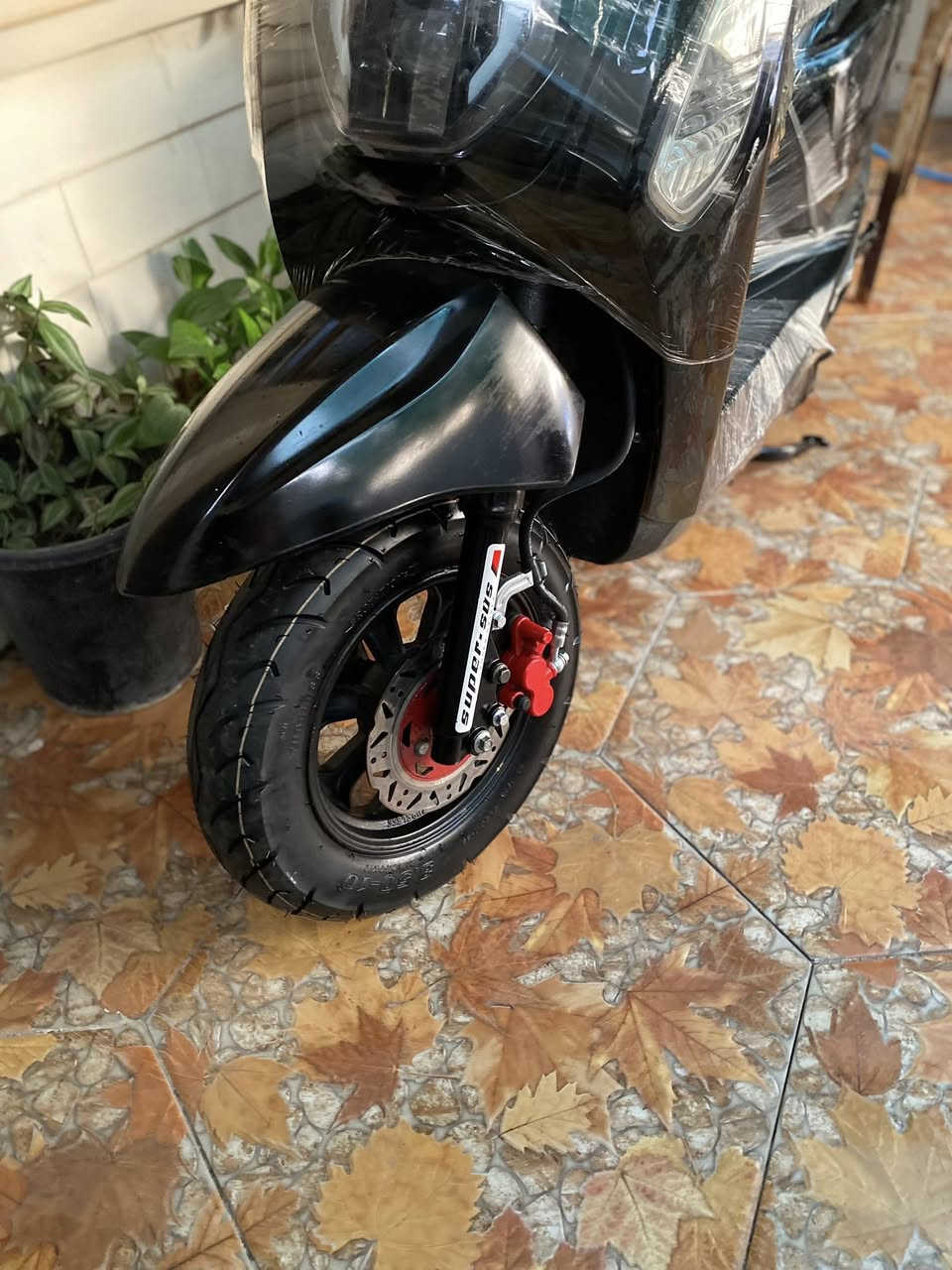 ماطور ماكس بوليسي موديل 2024 محرك ياباني تشغيل عنبعد كنترول دراجه كلشي بيهه شرط من تاير للتاير  كفاله عامه السعر 650 الف مكاني كركوك رقم موبايل ***********
