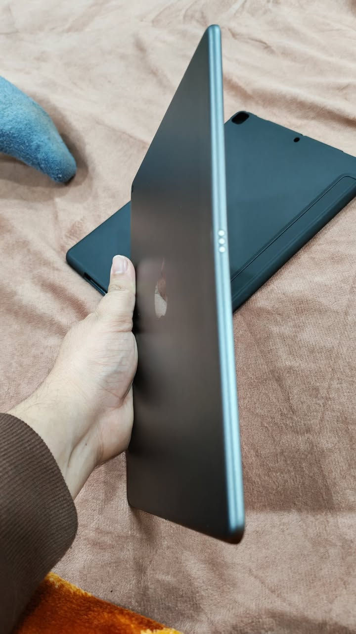 السلام عليكم ايباد اير 3 ذاكرة 64 للبيع مع شفتات ببجي مع قلم وكفرات 2 ولاصق شاشة وكيبل شحن فقط السعر 190 وبي مجال مكاني بغداد المنصور ***********
