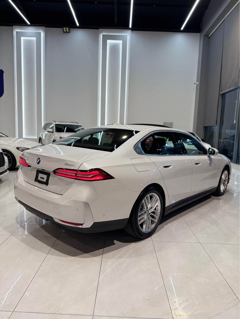 عربى/کوردی
بي ام دبليو
الفئة 5, 530i, 2024
عدد الأميال : 29,000 ميل
ضرر: كلين تايتل
سلندر: 4 سلندر
محرک: 2.0
السعر / 44,500$ 

الكاميرا الخلفية - سقف سلايد - صندوق كهربائي  - التحكم على المنحدرات - كاميرا 360 - تدفئة المقاعد - فتحة السقف - بصمة - شاشة - مراقبة النقطة العمياء - نظام بدء التشغيل - نظام فرملة الطوارئ - 8 وسادة هوائية - المصابيح الأمامية ليد - مصابيح الليزر الأمامية - عرض المعلومات على الزجاج الامامي - تدفئة مقود القيادة - لوحة قيادة رقمية - إنارة محيطية - أبل كاربلاي - مقاعد تدليك - التشغيل عن بعد - xDrive - شاحن لاسلكي - ركن السيارة بالتحكم عن بعد - المصابيح الأمامية التكيفية
لمزيد من المعلومات الرجاء الضغط على هذا الرابط 

***
بی ئێم دەبڵیو
سیریەس 5, 530i, 2024
ماوەی ڕۆیشتن : 29,000 ميل
بۆیاغ: کلین تایتڵ
پستۆن: 4 پستۆن
بزوێنەر: 2.0
 نرخ / 44,500$ 

کامێرای دواوە - سلايد - سندوقی کارەبایی - ڕاگری نشێوی - کامێرا 360 - گەرمکەرەوەی کوشن - سلاید - بەسمە - شاشە - ئاوێنەی ڕادار - سستەمی کوژانەوەی ترافیک لایت - یاریدەدەری برێک لە کاتی فریاکەوتن - 8 پەرەشووت - لایتی پێشەوەی لید - لایتی پێشەوەی لیزەر - داتاشۆ - سوکان هیتەر - شاشەی داشبۆرد - ڕووناکی دەوروبەری ژورەوە - ئەپڵ کارپلەی - کورسی مەساج - شەغال - xDrive - بارگاویکەرەوەی بێتەل - پارکردنی ئۆتۆمبێل بە کۆنترۆڵ - لایتی پێشەوەی خۆگونجێن
بۆ زانیاری زیاتر تکایە کلیک لەم بەستەرە بکە  : أربيل, العراق


**إذا كنت صاحب هذا الإعلان وتريد حذفه لأي سبب، رجاءا أرسل رسالة إلى الدعم الفني**