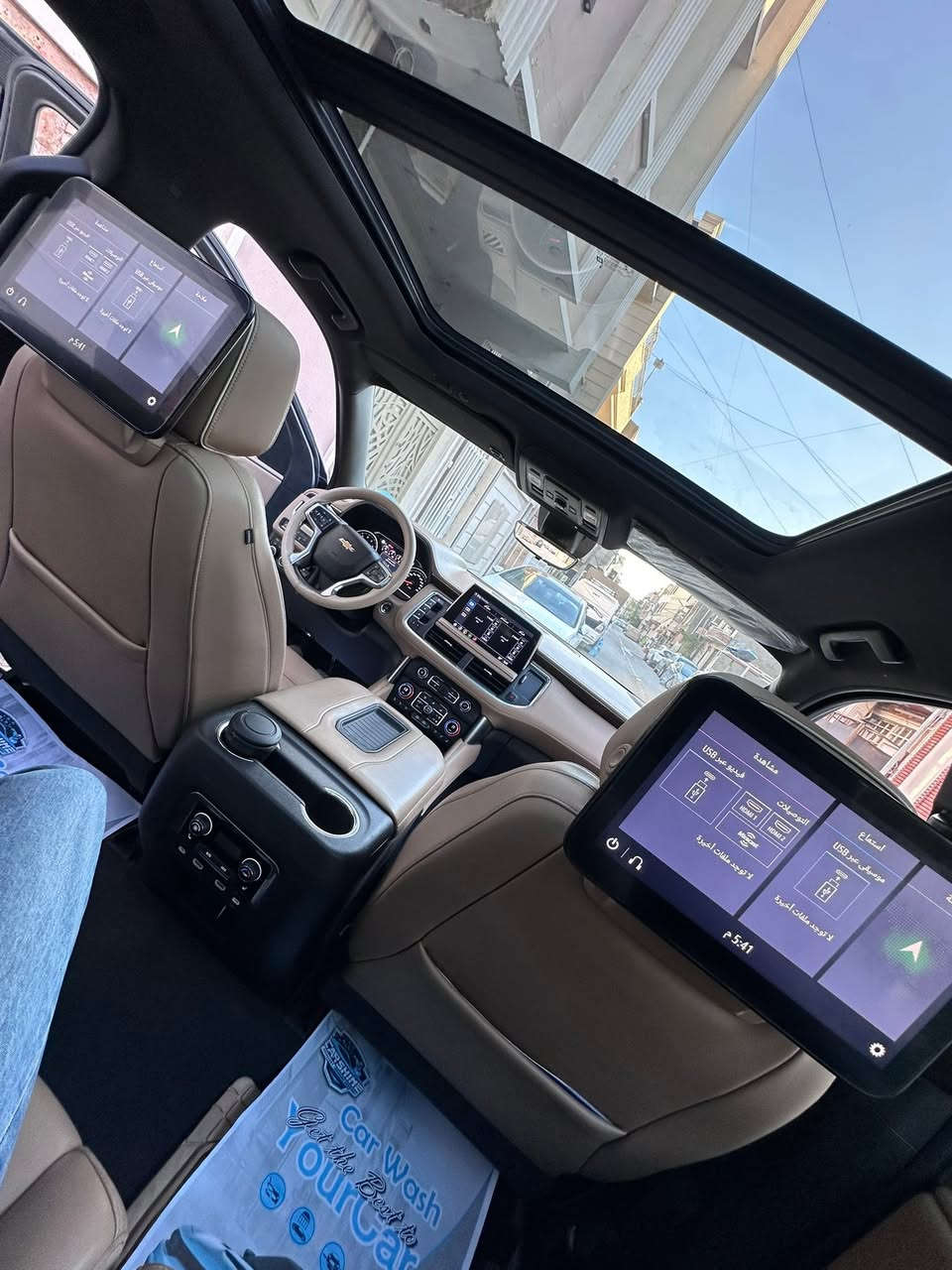 السلام عليكم ورحمة الله وبركاته
الفئة: بريمير .1
1. الموديل 2021
V8 EcoTec3 لتر 5.3 :المحرك .3
1. الممشه 70 كيلو
2. ناقل الحركة: أوتوماتيك
3. نظام الدفع: رباعي (4WD)
Air Ride + Magnetic Ride Control :التعليق .8
1. عدد المقاعد: 7 ركاب (كراسي كابتن بالصف الثاني)
2. جنوط ألمنيوم 22 إنج
3. مقاعد جلد فاخرة
4. تبريد وتدفئة للمقاعد الأمامية
5. تدفئة مقاعد الصف الثاني
6. ذاكرة حفظ لمقعد السائق
7. شاشة معلومات وترفيه كبيرة
8. Apple CarPlay 9 Android Auto
Bose نظام صوت .17
1. شحن لاسلكي للجوال
2. كاميرا 360 درجة
3. شاشة عرض على الزجاج الأمامي (HUD)
4. مرآة داخلية كاميرا رقمية
5. فتحة سقف بانوراما
6. باب خلفي كهربائي
7. تشغيل السيارة عن بُعد
8. رادار آمامي
(Adaptive Cruise Control) مثبت سرعة متكيف .26
1. نظام النقطة العمياء
2. تحذير الخروج عن المسار
3. فرملة طوارئ أوتوماتيكية
4. حساسات أمامية وخلفية
5. تعليق هوائي جكات
السعر 47 
للاتصال ***********
