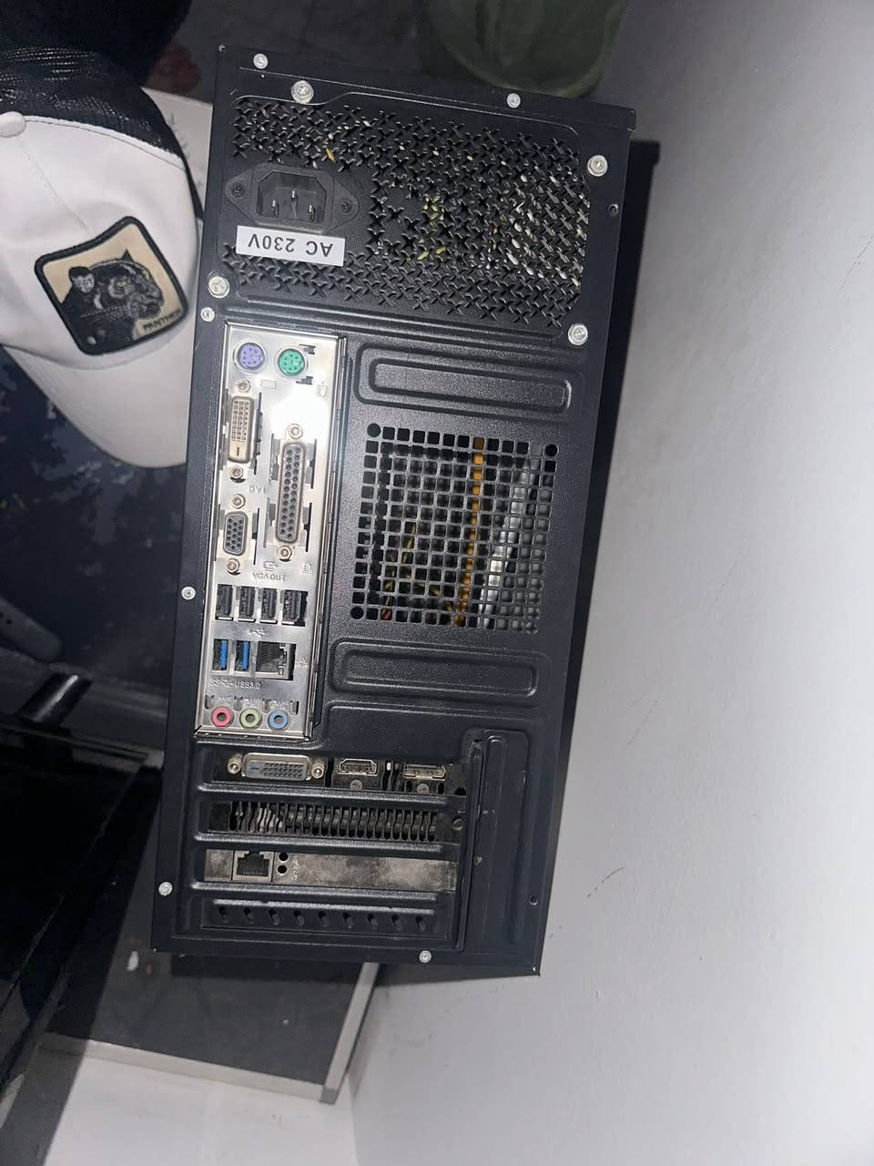 🔥 PC Gaming للبيع 🔥

🖥️ المواصفات:

* Intel Core i5 الجيل الرابع
* كارت شاشة NVIDIA GTX 1050
* رامات 12GB DDR3 (8GB + 4GB)
* SSD 120GB
* SSD 240GB

🎮 يشغل ألعاب مثل:

* GTA V
* Valorant
* Counter-Strike 2
* Fortnite
* PUBG
* EA FC 24
* Rocket League
* League of Legends
* Dota 2
* Minecraft

✅ مناسب للألعاب، الدراسة، والشغل اليومي، وأداؤه ممتاز مقابل السعر.

💰 السعر: 250 ألف دينار عراقي

📞 للتواصل: ***********
