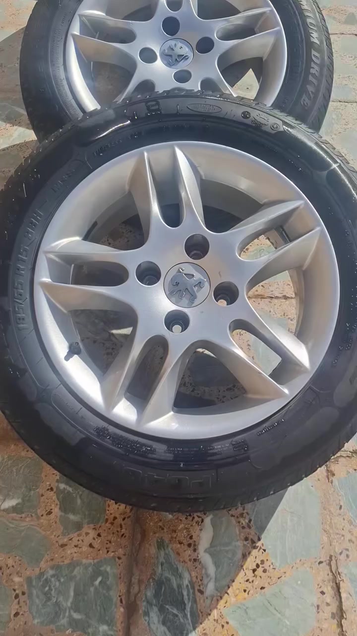 تخم تاير بيجو بارص هوه والسبير هم مال موديل 24الي يرتهن يدلل المكان العماره ميسان حي الحسين الجديد هذه رقمي
***********
