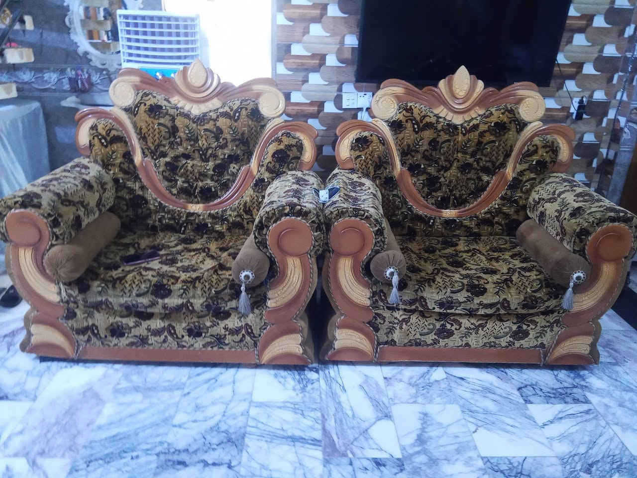 تخم للبيع
وحده كبيره ثنين وسط ثنين صغار
للييع او مراوس  ***********
