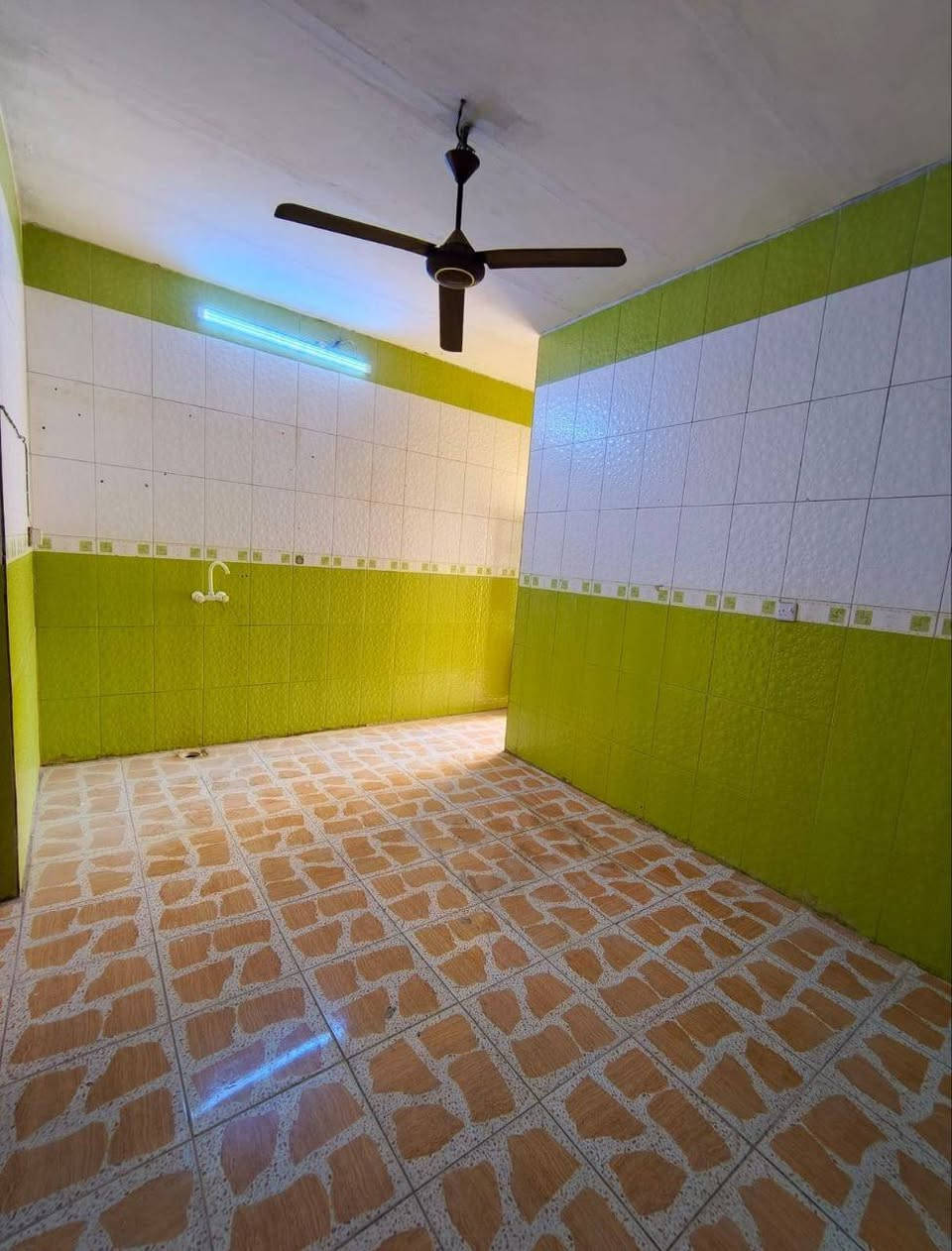 #يالله
بيت للبيع 
مساحته 100 متر 

طابو صرف 
البيت فارغ جاهز للسكن 

العنوان"حي النداء  شارع عشرين 
البيت عكاده شيلمان الاوكراني 

#طابقين 
#الطابق_الاول"استقبال وصاله ومطبخ وغرفة وصحيات
 
#الطابق_الثاني"غرفه جبيره وصحيات 

السعر 80 وبيه مجال للشراي 

الاتصال ع الارقام التاليه أو مراسلتنا عبره الواتساب
***********
***********

#ملاحظه"لدينا جميع البيوت والقطع الأراضي بأسعار مناسبة 

#وجاهزين"لعرض عقاركم عندنا
