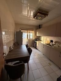 عمارة ٢٦ C • شقة ١٠٠م • مرممة ومعدلة