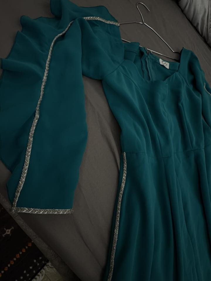 فستان مناسبات قياس 38-40  ملبوس مره وحده  بعد كلش جديد سعره ٤٥ وبي مجال


**إذا كنت صاحب هذا الإعلان وتريد حذفه لأي سبب، رجاءا أرسل رسالة إلى الدعم الفني**