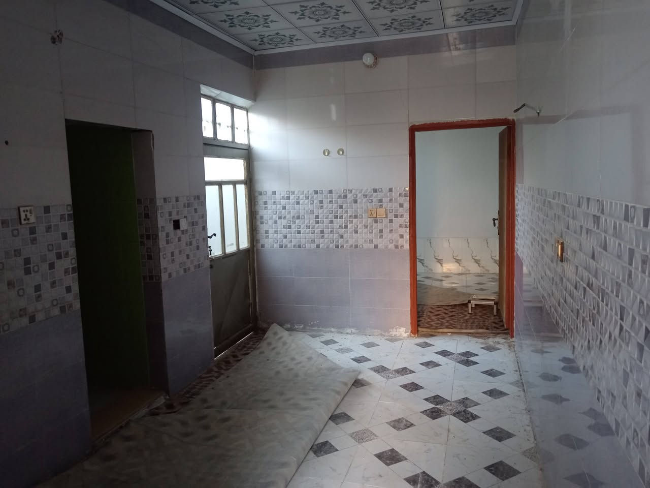 السلام عليكم ورحمة الله وبركاته
بيت زراعي حي ميسان شارع الشيوخ قرب القنطره

المساحه 65

استقبال  و صاله  وغرفه  وصحيات عدد 2  ومكشوفه

السعر 20وبي مجال
للاستفسار الاتصال على :***********
