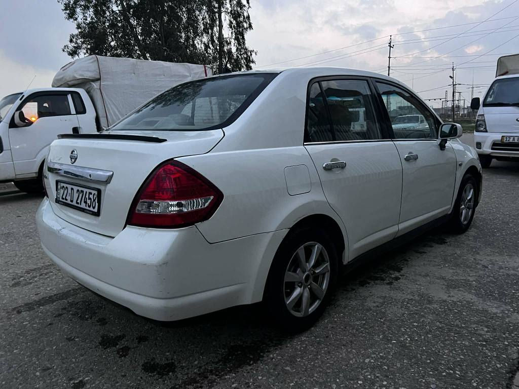 نیسان تیدا 2009 سندوق،سپی سەدەفی گێڕ و مەکینە بە شەرت، سەیارەکە بەناوی خۆمە بەناو کردن بەشەرت، تەبریدوو تەقەو ڕەقە بەشەرت، جەمپێکی پێشو پشتی هەیە کەمێک ژۆرێی گرتیە ، سێ پارچە سبوغە نرخ 87 و مەجالێکی کەم *********** أربيل, العراق
