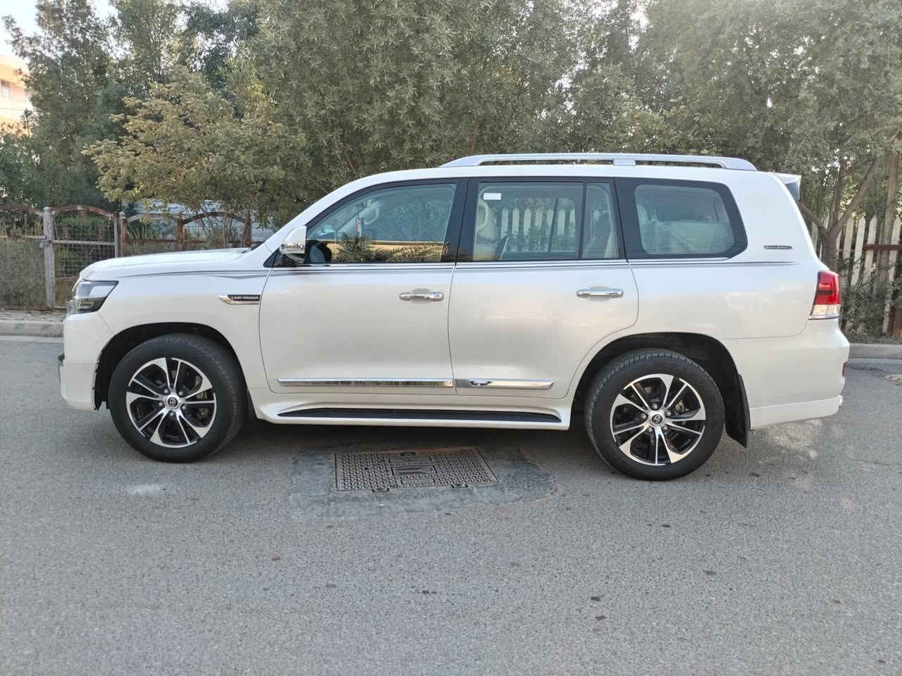 لاندكروز 2021 SAS محرك 8 سلندر فول مواصفات فتحة كشن سائق 3 دكم جنطة شفط شاحن وايرلس 5 بصمات ماشية 89 الف رقم بغداد تحويل  السعر 550 وبيه مجال بسيط للشراي   مكاني بغداد.ملاحضه:طابوكه واكعه عالبنيد صار بي صبغ كلش قليل رقم *********** بيع فقط
