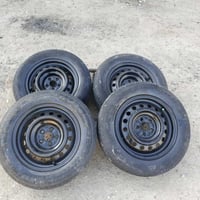 تايرات كورلا حجم 15 نضافه التايرات ٧٠ من ميه للبيع السعر ١٦٠ وبيهن مجا...