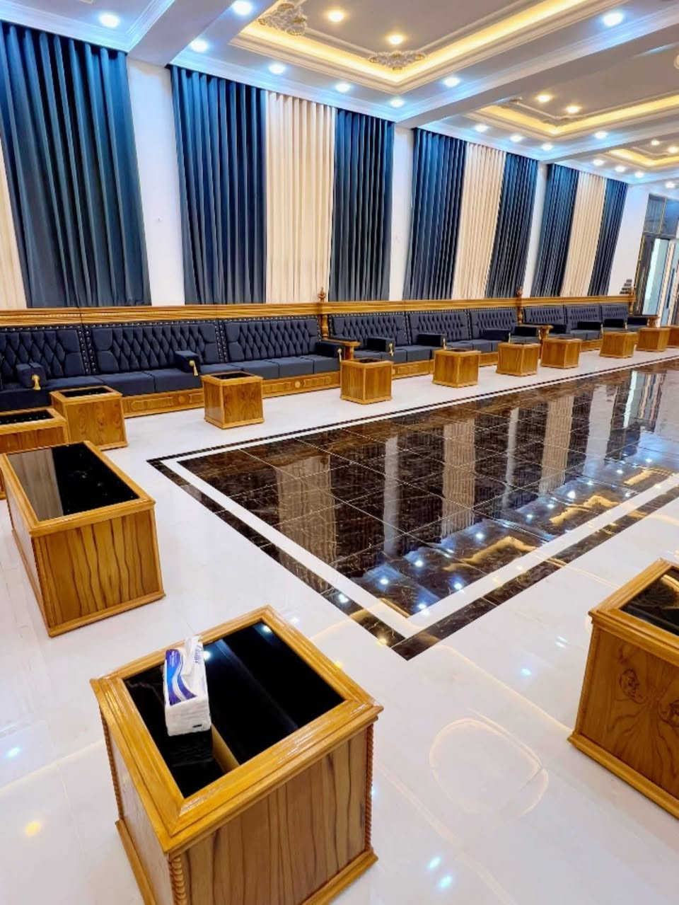 بيوتي هاوس Beauty House 
قنفات ودواوين حسب الطلب والقياس تصميم فاخر بالعصر الحديث الاتصال
أثاث فاخر من الدرجة الأولى في العصر الحديث مواد اجنبية تشمل متانة الخشب وضمان مرونة الأسفنج وجمالية الأقمشة لتعطي لك لوحة فنية جميلة في منزلك ديوان عراقي صاج 
ضمان حقيقي لمدة 5 سنوات الخشب الداخلي جام روسي بلوك بورد 16 ملم الخشب الخارجي صاج بورد 16 ملم + زان الاسفنج اكسترا طبي + طبقة بولستر طبية القماش حسب طلب الزبون قديفة شانيل وتر بروف ستن توجد خدمة النجار لأخذ القياس مجانآ الى جميع المحافضات للأستفسار التواصل عبر الرقم ***********
العنوان بغداد البياع شارع قطر الندى
