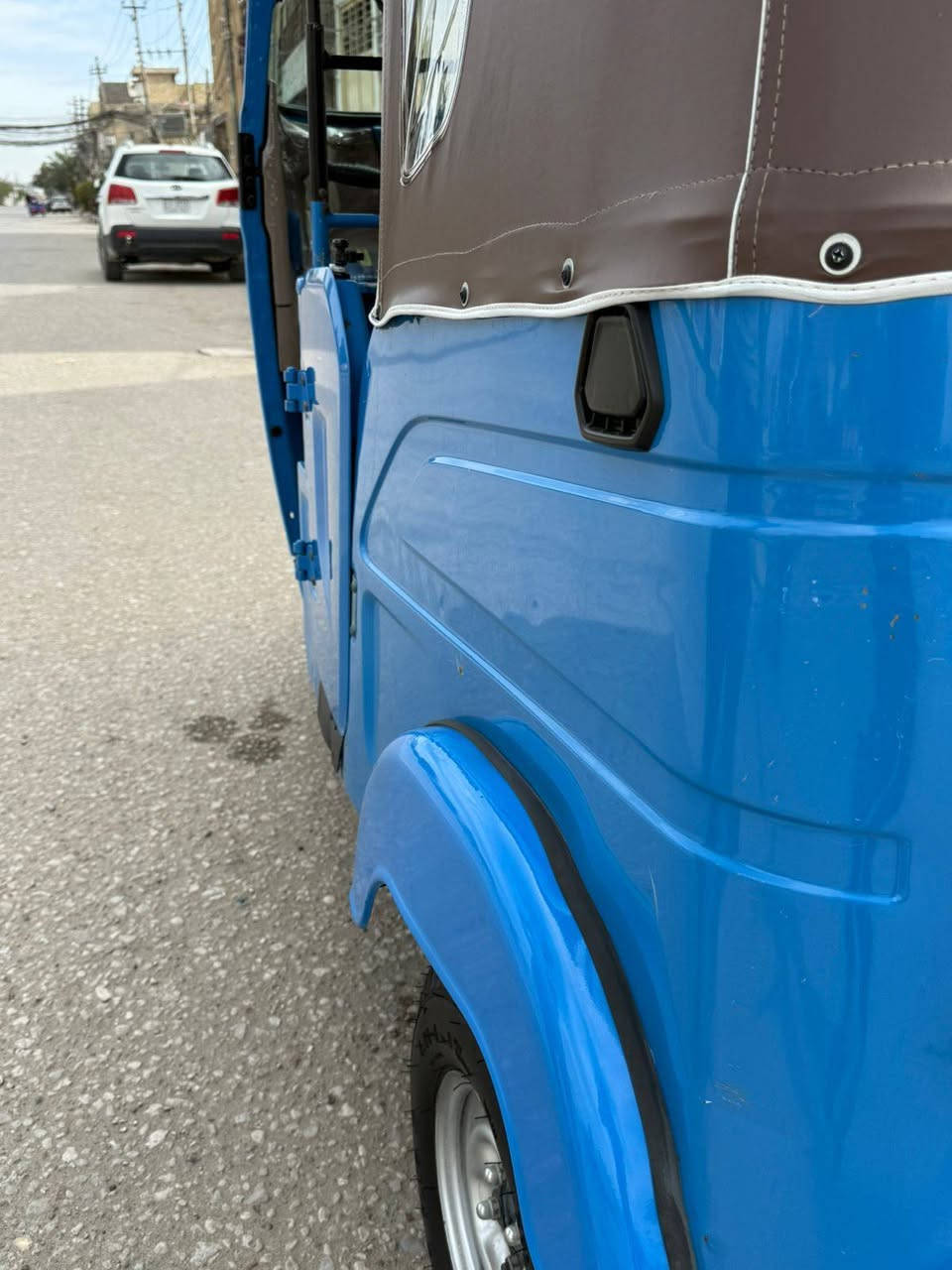 سلام عليكم تكتك للبيع موديل 22 تكتك نضيفه مثل ماواضح بل تصوير بيه رصعات خفيفه
مابيه لا صبغ ولا معجون      مكان كربلا   شراي يتصل ***********
