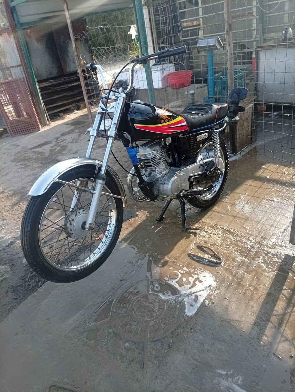 السلام عليكم دراجه كلك للبيع تعميره 2026من غير مكينه اودبلات اوياله مو جدد ولباقي كلهه جديد مكينه ناعمه اوخير من الله مكاني دوانيه سدير الرقم ***********
