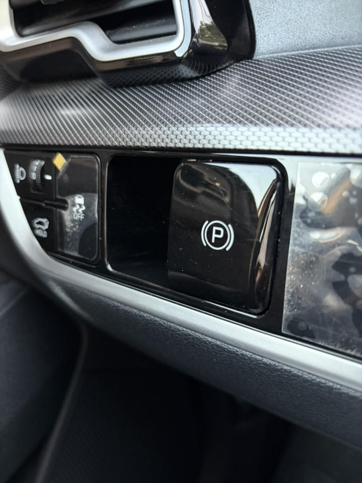 السلام عليكم
رمضان كريم عليكم ❤️

سبورتج 2024 جي تي لاين - جيتي لاين 
فول واحد 1/1 
الشركه العامه الدوليه 

مواصفات ال جي تي معروفه 
ماشبيه 26 الف _رقم بغداد الجديد

السياره بيه بارد بسيط بالجاملغ الامامي 
وشخط بالباب مامبين فقط 
تجي تشوف افضل 

نفط عمياء بالمراء -استيرن تدفائه 
فتحة سقف - كشنات حار بادر اصلي 
جنطه كهرباء- دعمايات اسود بلاك لماع
كشنات جي تي اصلي - بصمات ثنين
تبريد شاشه بيانو - وباقي المواصفات تعرفونه 
*********** للاتصال 
السياره بغداد - يم مسبح الصفا 
تحويل ثاني يوم السياره باسمي
