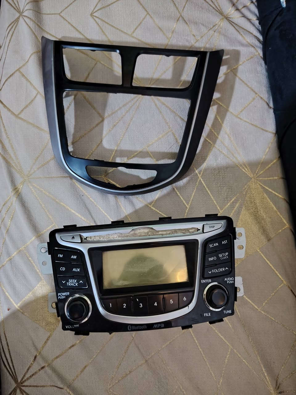 السلام وعليكم مسجل اكسنت بلادي شغال السعر 75وبيه مجال الستفسار نتصال ***********
