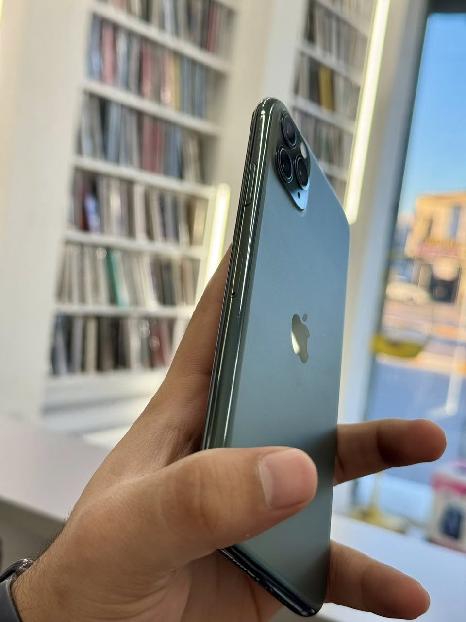 السلام عليكم ورحمة الله 

ايفون 11 برو ماكس 

ذاكرة 256 

بطارية مستبدله 100 اصلي وكاله شرط 

نموذج M أمريكي اصلي 

هاتف بل حاسبه كل يقراء بلادي نور مال 

فقط مستبدل بطاريه نظافة 100‎%‎

كله شغال 100‎%‎ مناقصه كلشي 

السعر 310 الف فقط 🔥🔥

معه هديه لاسق حمايه ودرع 

زورنا الرمادي التاميم شارع النخيل 

متوفر لدينا مركز كولدن ستور.. حياكم الله 

للتواصل *********** ☎️ ليث هيثم
