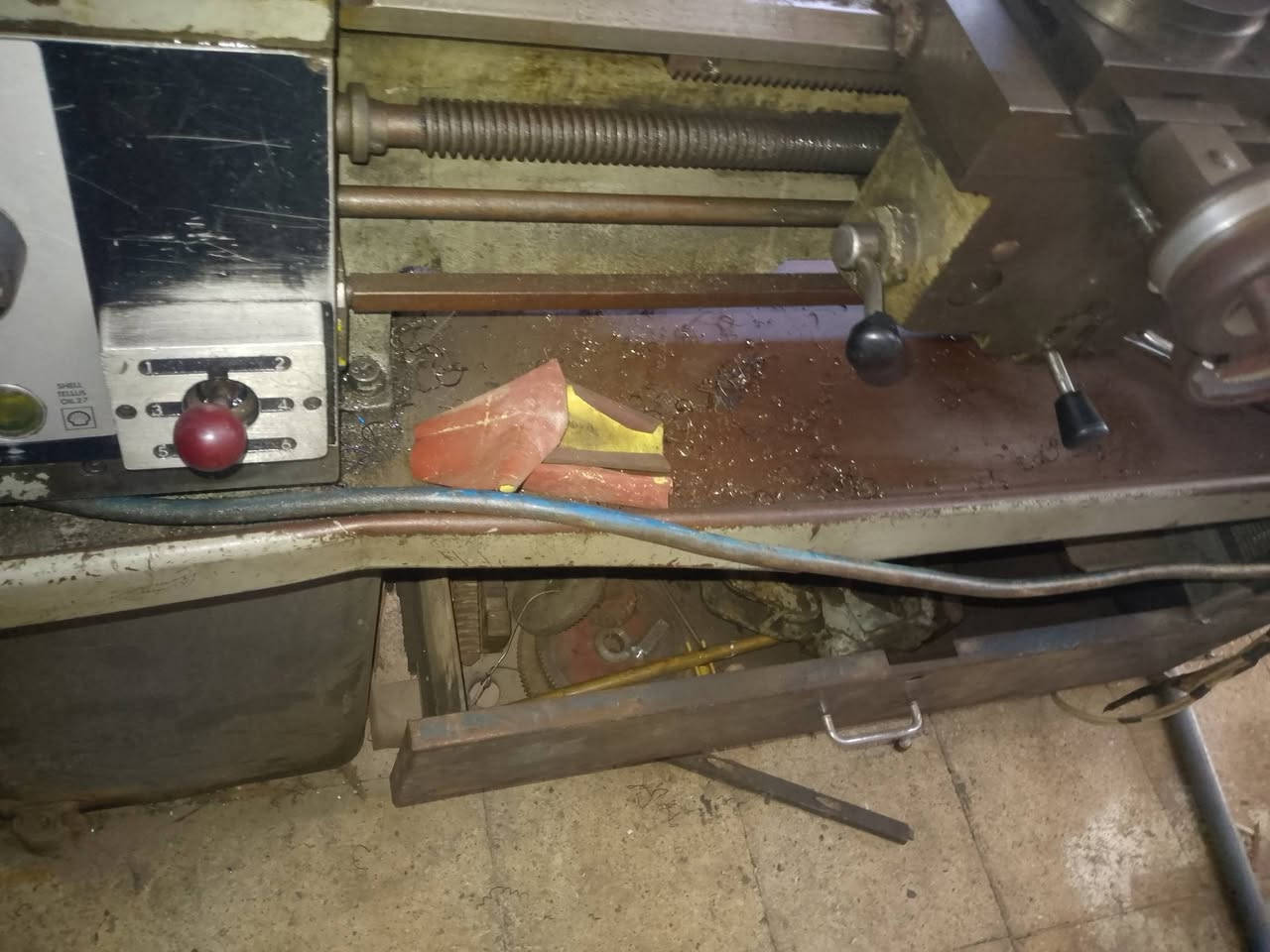 للبيع تورنه ثلاث ارباع شرط الشغل و النظافة تواصل وات ساب *********** الموصل
