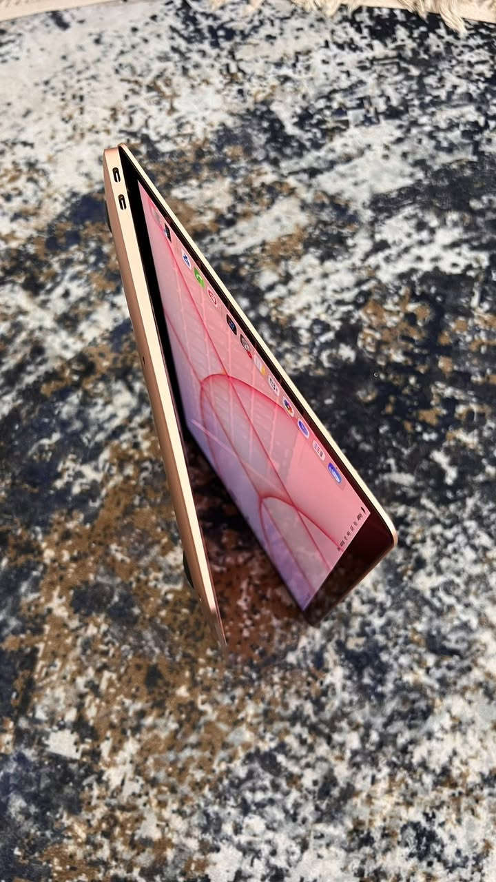 MacBook Air 2020 13.3” M1  - شرق اوسط كيبورد عربي

Ram 8 | SSD 250 

Battery 94 - Cycle 63 

Rose Gold Color 

الملحقات شاحن وكيبل الاصليات فقط بدون علبة

السعر النهائي : 675,000 🔒 

***********
