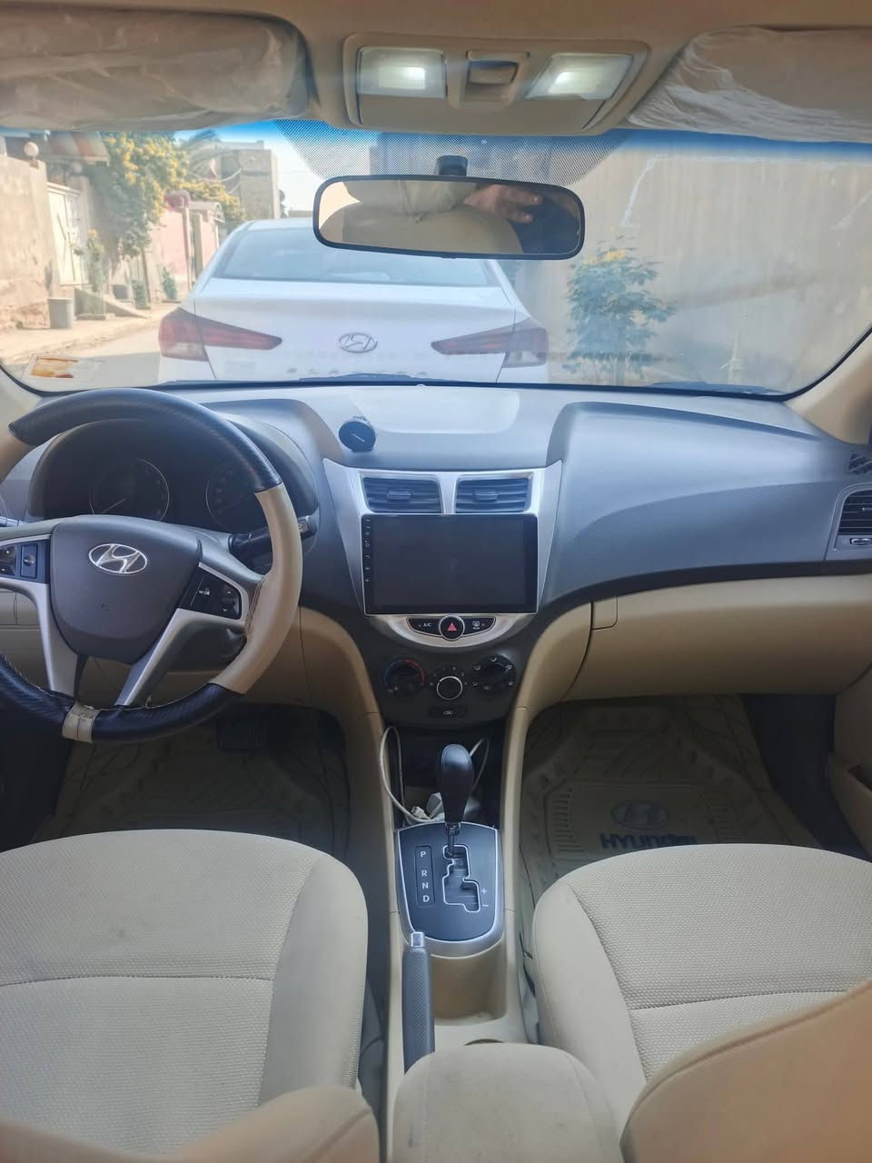 السلام عليكم سيارة اكسنت خليجي  موديل 15 فول مواصفات ماشية 163 سيارة بسمي رقمهة دوانية مكفولة سونار موجود بل صور سيارة جديدة معنة كلمة مكانهة الدوانية الحمزة الشرقي السعر 115بيهة مجال بسيط رقم موبايل ***********
