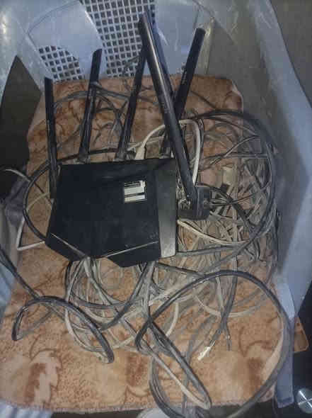 السلام عليكم منظومة انتريت كامله وراوتر ابو الخمس ريش اصلي مستعملات قليل مكاني التنومة ***********
