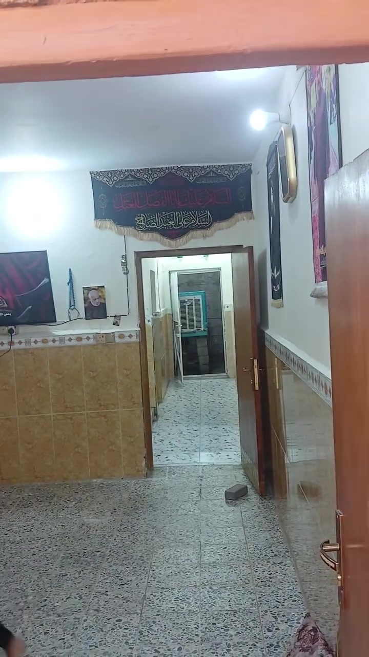 السلام عليكم ورحمة الله وبركاته
الدار للبيع 

المساحه/ ٢٥٠ م 
الواجه/  ١٠ م 
النزال/ ٢٥ م 

الموقع حي السفير  
قرب السكله قاسم الكناني 
الاستفسار  / ***********
