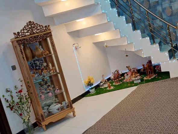 السلام عليكم… بيت للبيع في المقدادية حي العسكري صفحة الشهيد علي حمد قريب على معمل الالبان . البيت طابو صرف ركن على شارعين  بناء حديث طابقين فول مواصفات وكلش معتنين بيه ومهتمين بكل التفاصيل والصور تحكم المساحه الكليه ٢٧٨ متر بالسند و واقع حال ٣٠٠ تقريبا والمنطقه فول خدمات …
ملاحضه/ البيت مطلوب اسكان ٤٠ مليون ويتم البيع حسب الاتفاق بين الطرفين….
للطلب والاستفسار يرجى مراسلتنا على الخاص او الأتصال على الرقم *********** واتساب او زياره المكتب الواقع في حي فلسطين شارع دبي مجاور مطعم انكيدو مع تحياتي وتقديري للجميع
