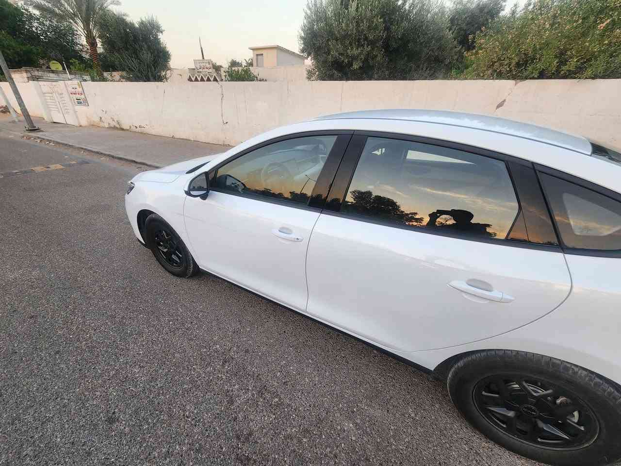 سيل 5 موديل 2025 داخل ابيض 

بلكن هايبرد  ثلاث انظمه هايبرد + بانزين  شحن ذاتي🔋 + شحن خارجي🪫 تمشيك2200  كيلو سعه خزان الوقود 65 لتر 

مستخدم بحالة الوكالة ☑️  كفاله عامه

عداد  كليومتر/ 6 ألف المحرك/  ✅ 

ملاحظه شاحنه اصليه وكارت + فوم معالج اطار 

🔥مرقم بغداد مثبت لوحات سنويه باسمي 🔥

عنوان /  بغداد حي القادسيه 

💥محرك يعمل لشحن البطاريه فقط  1500 هجين ثلاث انظمه شحن ذاتي + هايبرد + شحن خارجي☑️ 
💥داخل جلد ابيض لونين  بطاين بوب جلد ابيض واسود ✅ 
💥دركة دي جلد وحياكه ☑️ 
💥بكلايت لد خليه ✅ 
💥بصمه 2+كارت ☑️ 
💥هاندر بريك بصمه اوتو هولد✅ 
💥كيجات شاشه ☑️ 
💥شاشه  تبريد شاشه✅ 
💥لايت ليد لايت اوتو  + لد صباحي☑️ 
💥اشاير مري✅ 
💥تبريد قطعتين ☑️ 
💥ويل كب اسود بلاد ✅ 
💥ايرباك عدد 10☑️ 

الاتصال ☎️ 

***********📞
