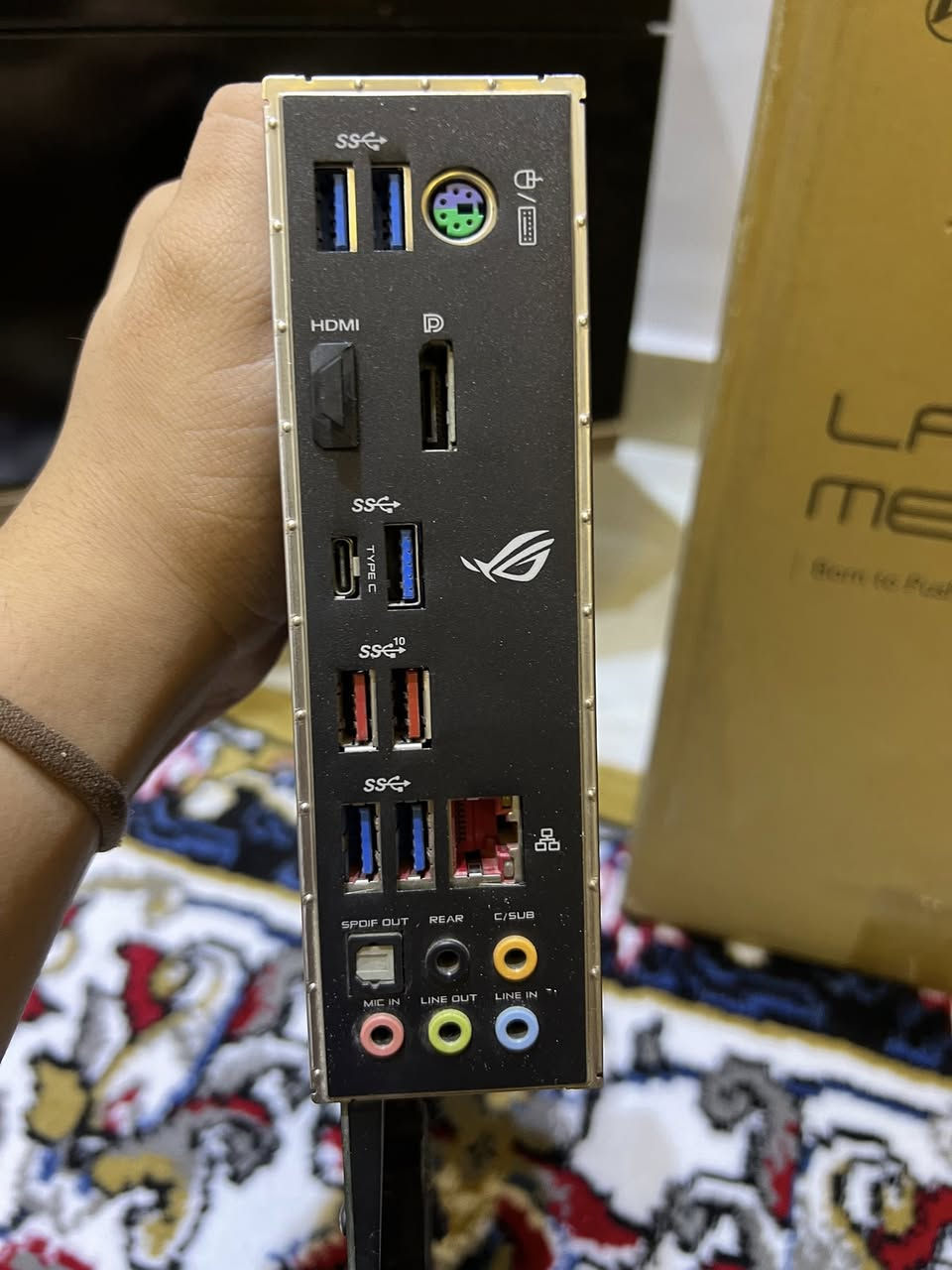 السلام عليكم 
بورد rog strix x470 gaming-f
البورد تشتغل بيها انارت فقط ماعرف شنو العطل البيها ابيعها على وضعها 
اعلى سعر جيب ابيع وتحياتي 
رقمي ***********
