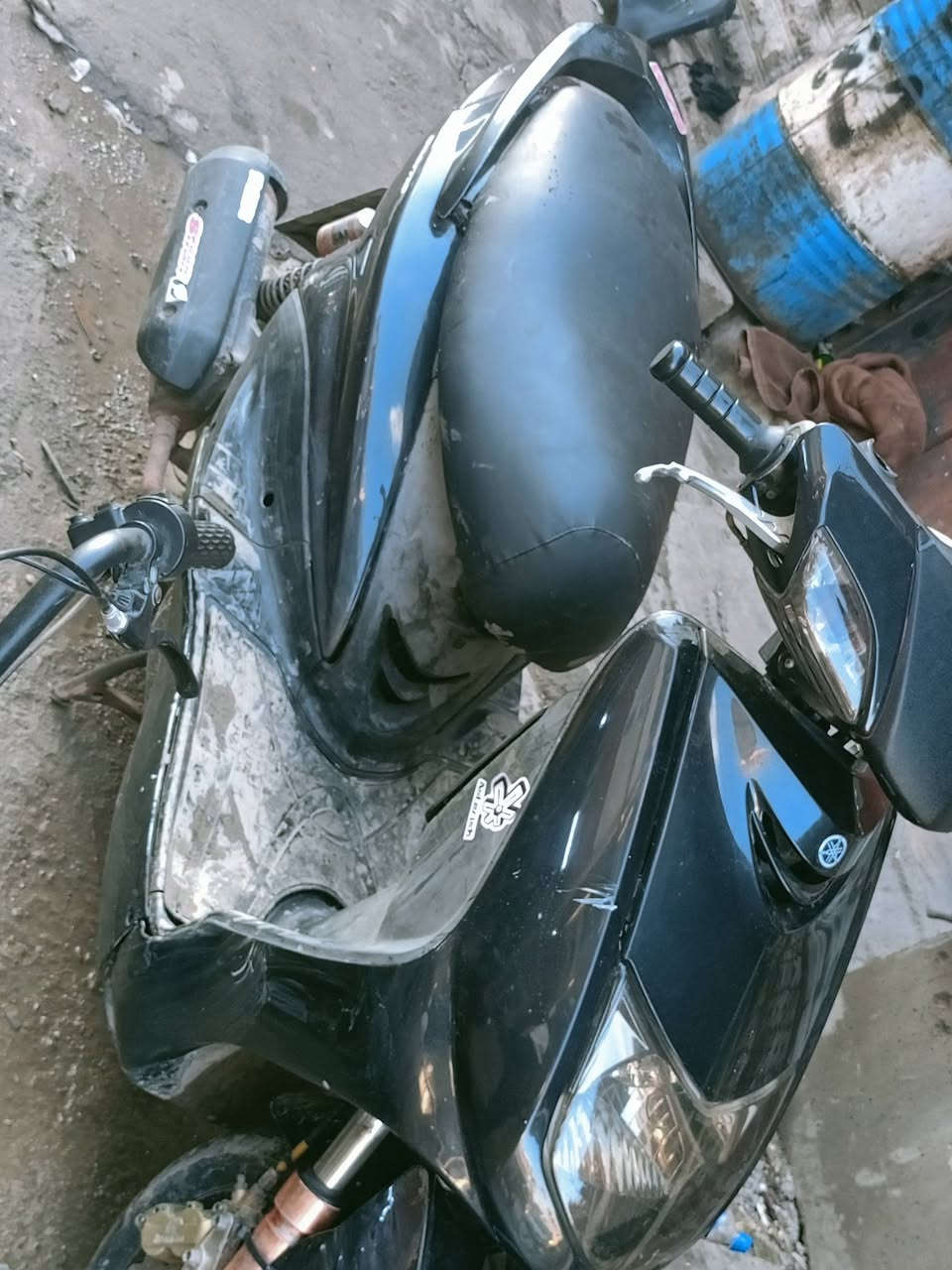 السلام عليكم أعيد النشر بسبب الوعود الكاذبه  ماطور سكنز ياباني مو صيني للبيع اومراوس حسب القناعهه
مكينه معمره جديد تعمير مضبوط معدل تعبر ال100 كهربائيات شغاله سلف شغال بس يعوزها باتري السعر475وبيها مجال للشراي مكان الماطور بل دواسه 
***********
***********
