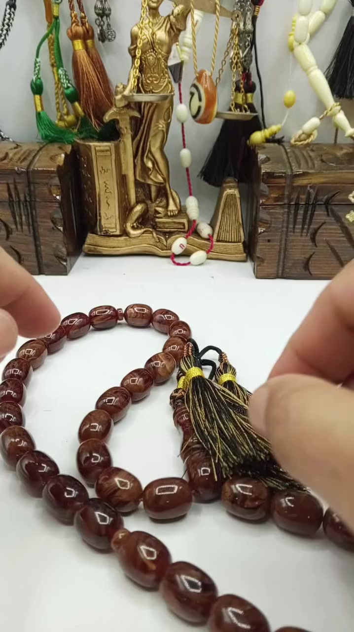 ..لعشاق القطع المختلفة والمميزة.

..قطعة من السندلوس لون مميز جداً كالكسي.

..جراخة يدوية بالكامل شغل اسطة نظافة تامة 

.. بوزن..80 ..قياس الخرزة..16..ب 13..ملم.

..المهتم يتفضل خاص ويدلل .


**إذا كنت صاحب هذا الإعلان وتريد حذفه لأي سبب، رجاءا أرسل رسالة إلى الدعم الفني**