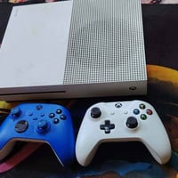 إكس بوكس وان اس وان تيره  نسبة نظافتة 100 من 100 مع جوستكات اثنين  يجي...