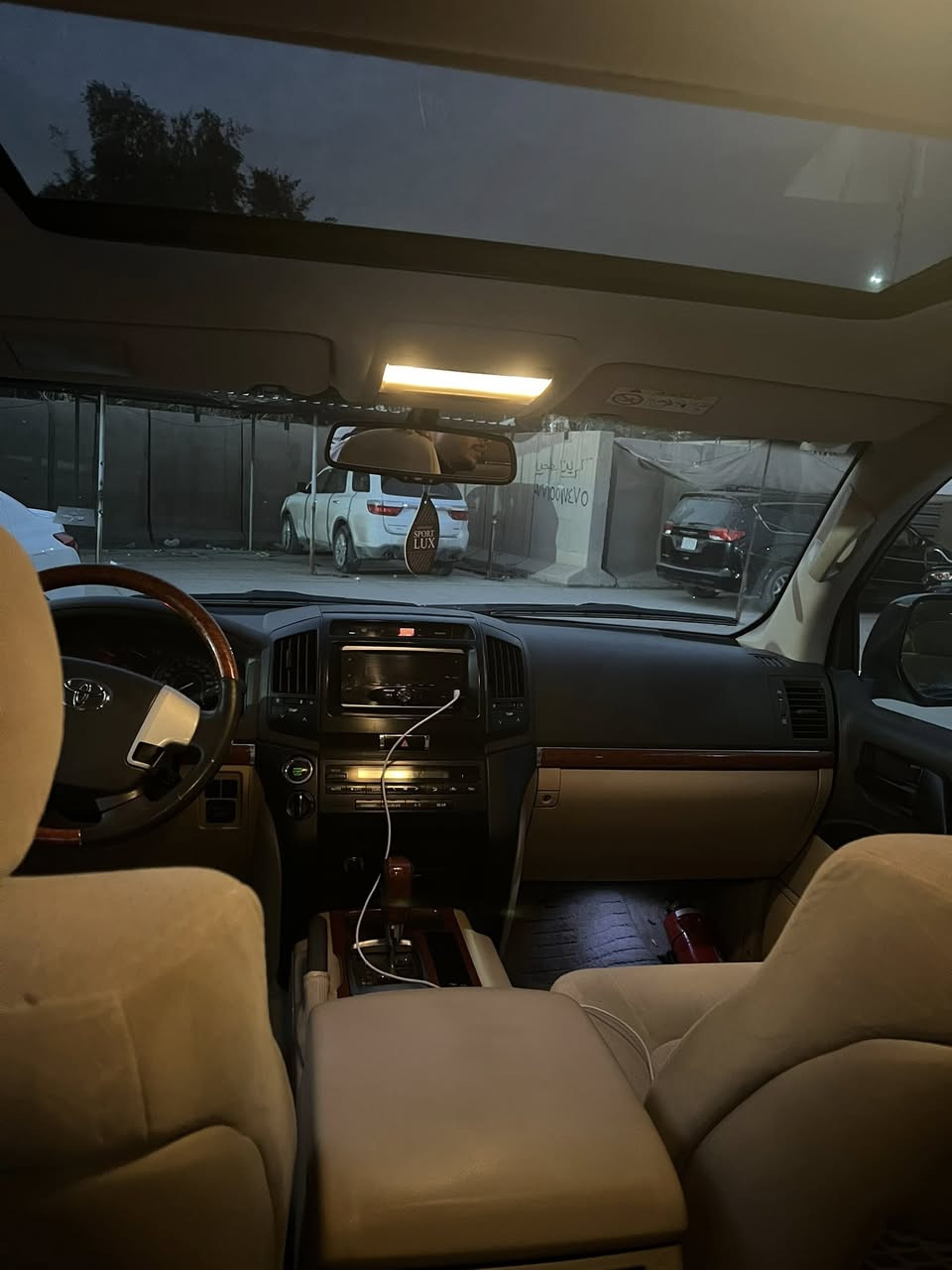 لاندكروز للبيع 
٢٠١٥ 
بريم /فول مواصفات 
ماشيه/١٧٦ 
مكانهه بغداد الصالحيه
***********
