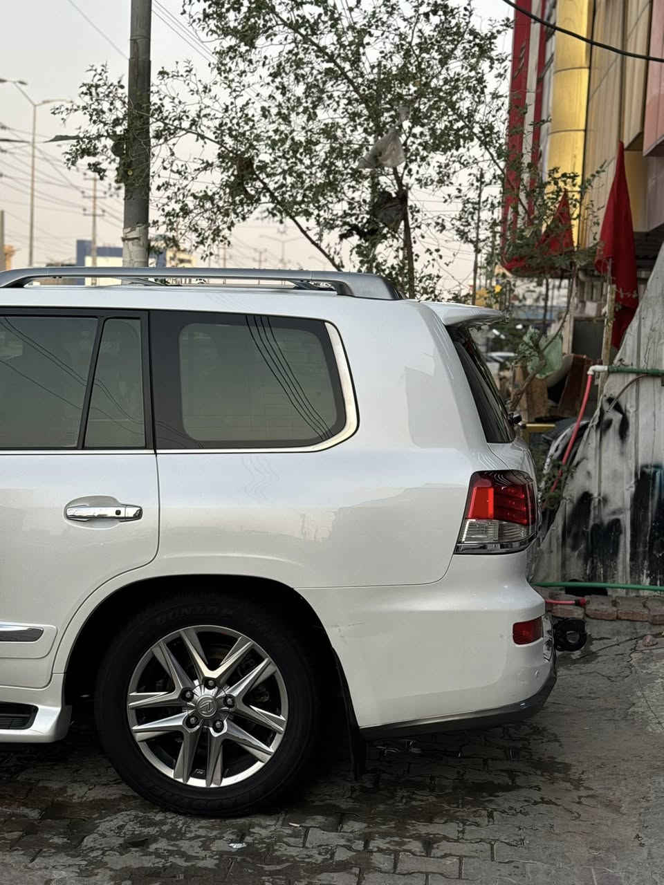 سلام عليكم لكزز للبيع كفاله عامه حته دعاميات ماشيه١٩٠ رقم أربيل سياره جاهزه لل اخير حداده تبريد تدفئه سياره حلوه وجديده وبيه بصمتين بلديات سعر سياره ٤٣٥ رقم تلفون ***********
