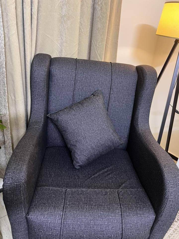 تخم عراقي سبع مقاعد للبيع مستعمل قليل جدا السعر ٤٠٠  وبي مجال للاستفسار تواصل عالرقم ***********9
